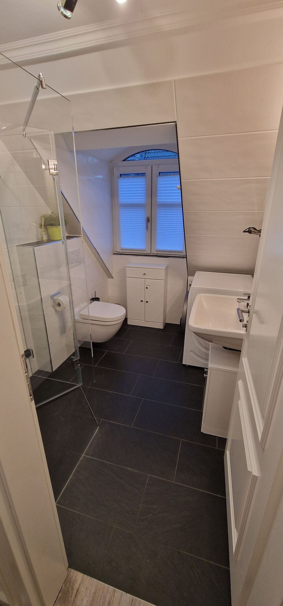 Badezimmer mit Dusche