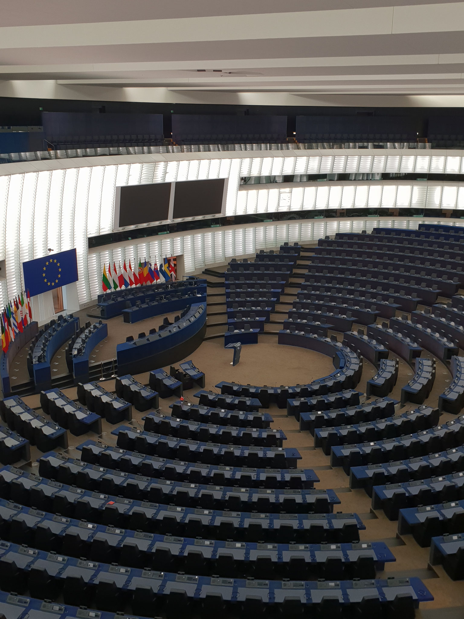 Beeindruckend: der Plenarsaal