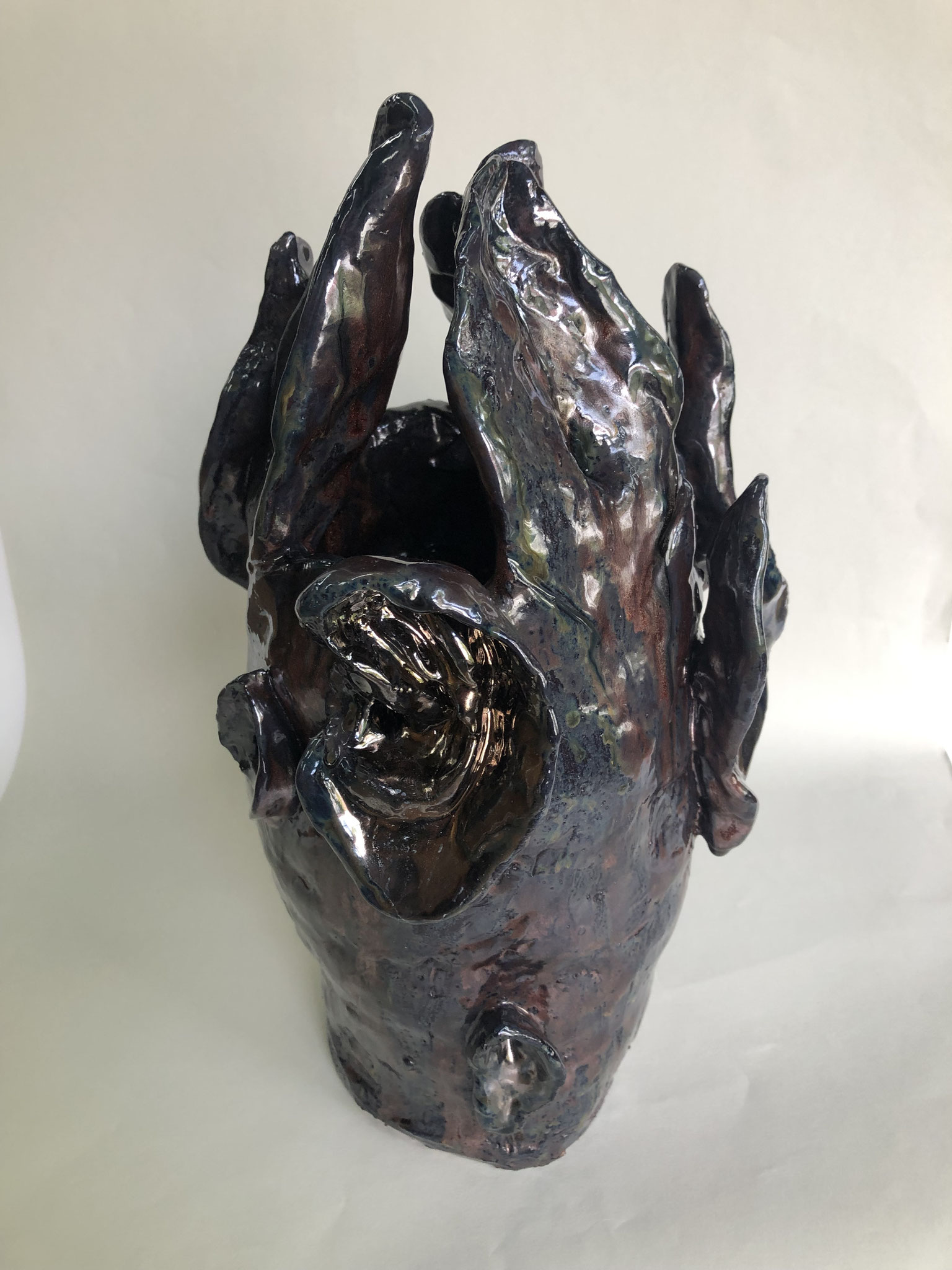 Ear-Head-Tower, 2022, Keramik, glasiert (33,8 x 21,2 x 21 cm)