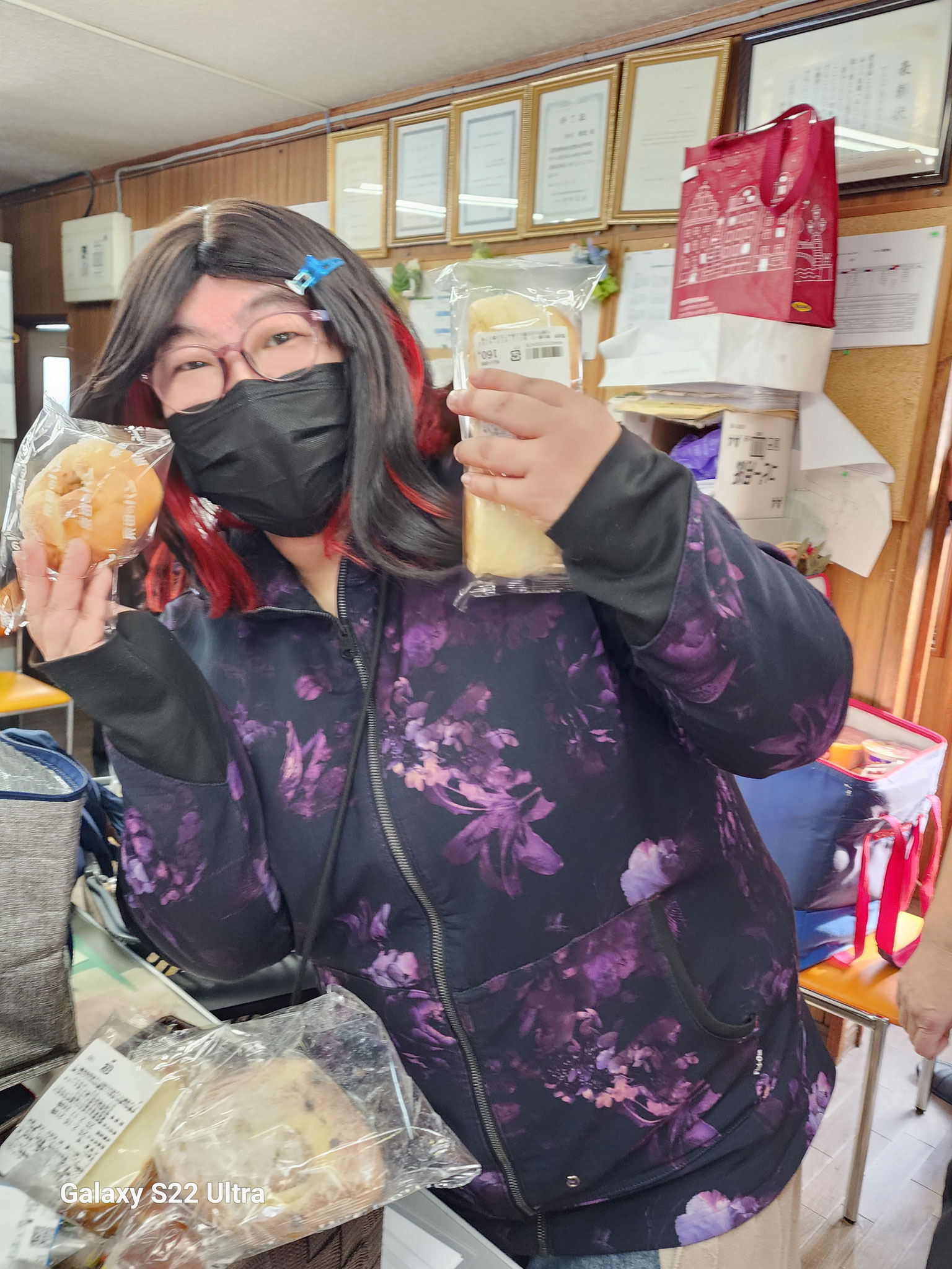 弁当屋さんからパンを買うところ♪