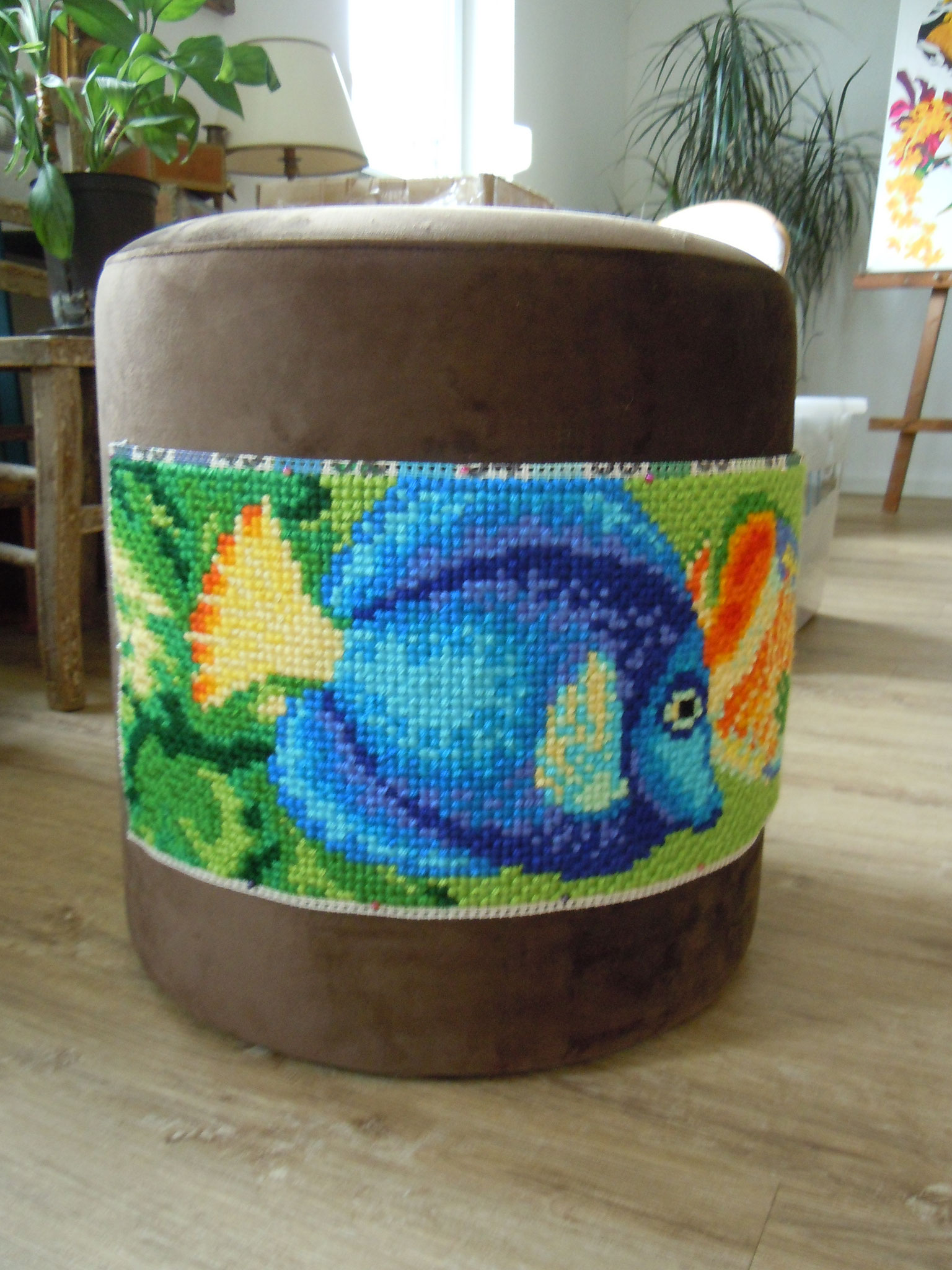 Fischstickbild ausrichten und feststecken.