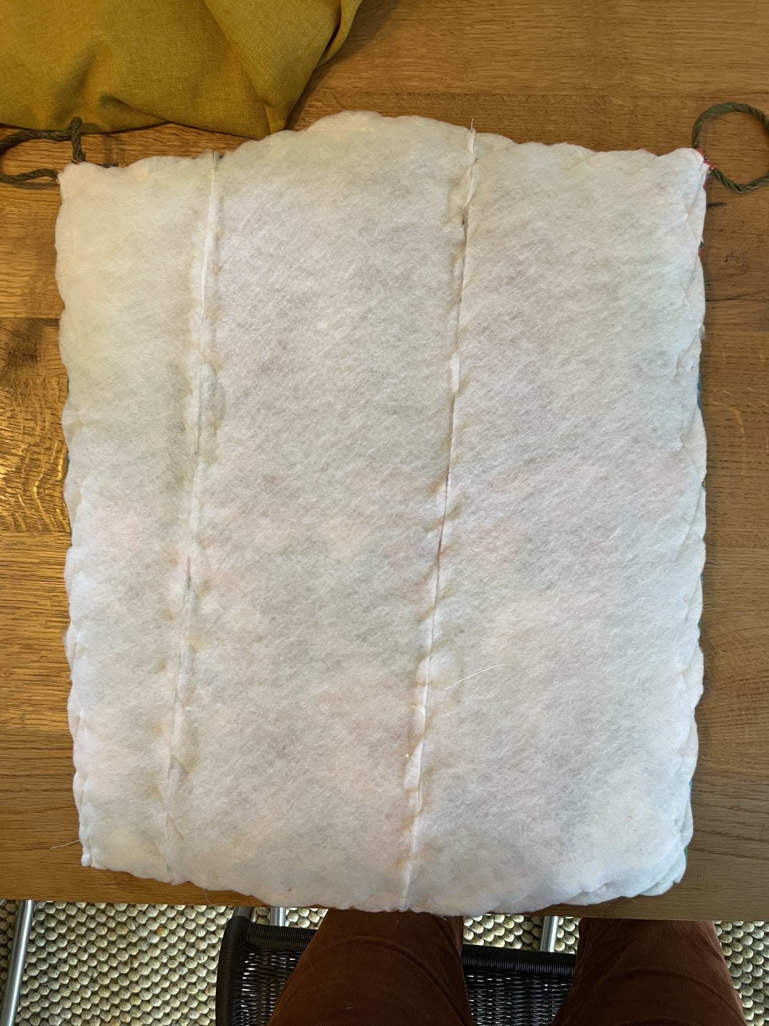 To cover the "mess" on the back and smoothen out the different layers, I go for some more wadding