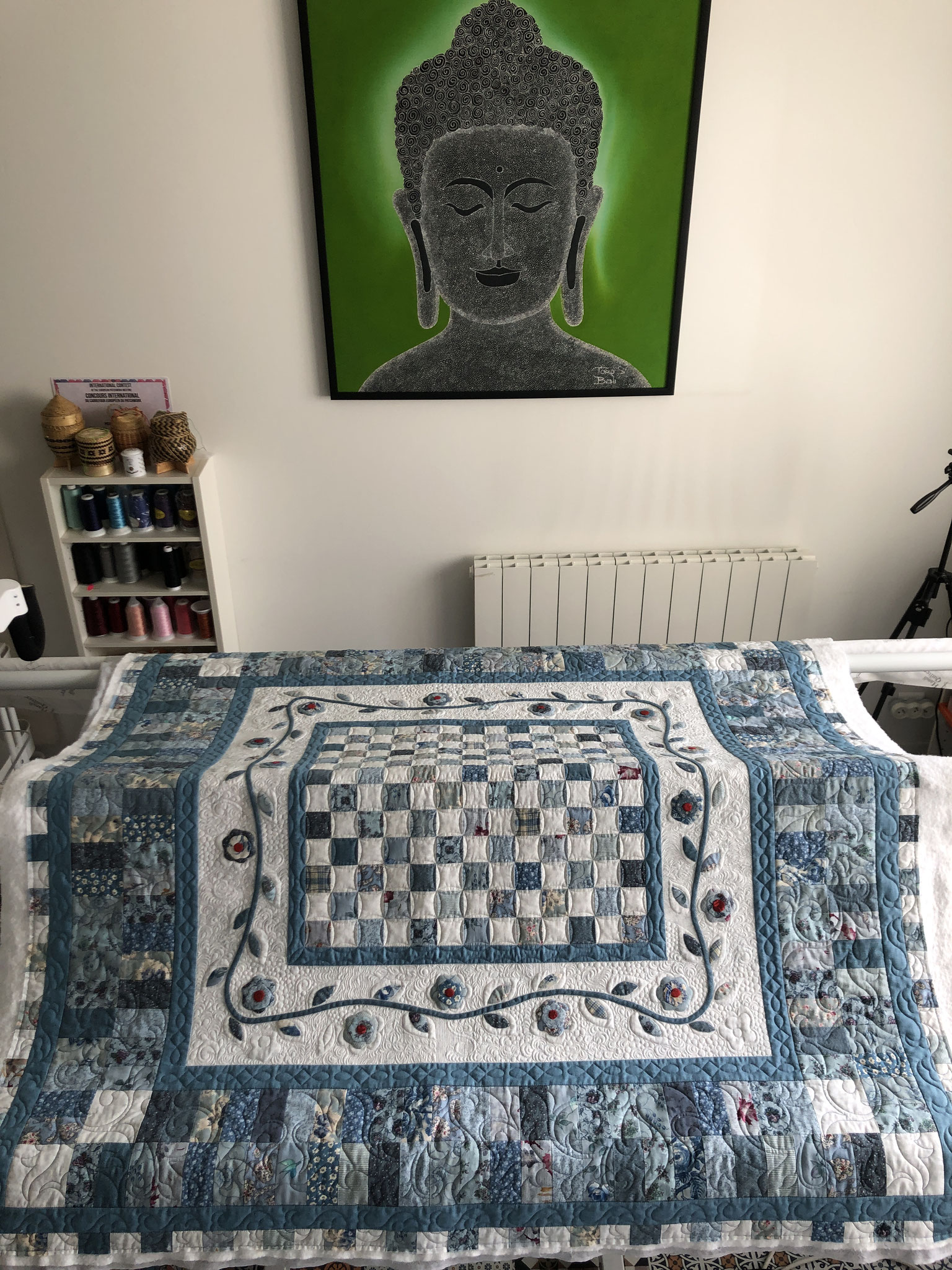 Le quilt terminé dans l'atelier Le Quilt émoi