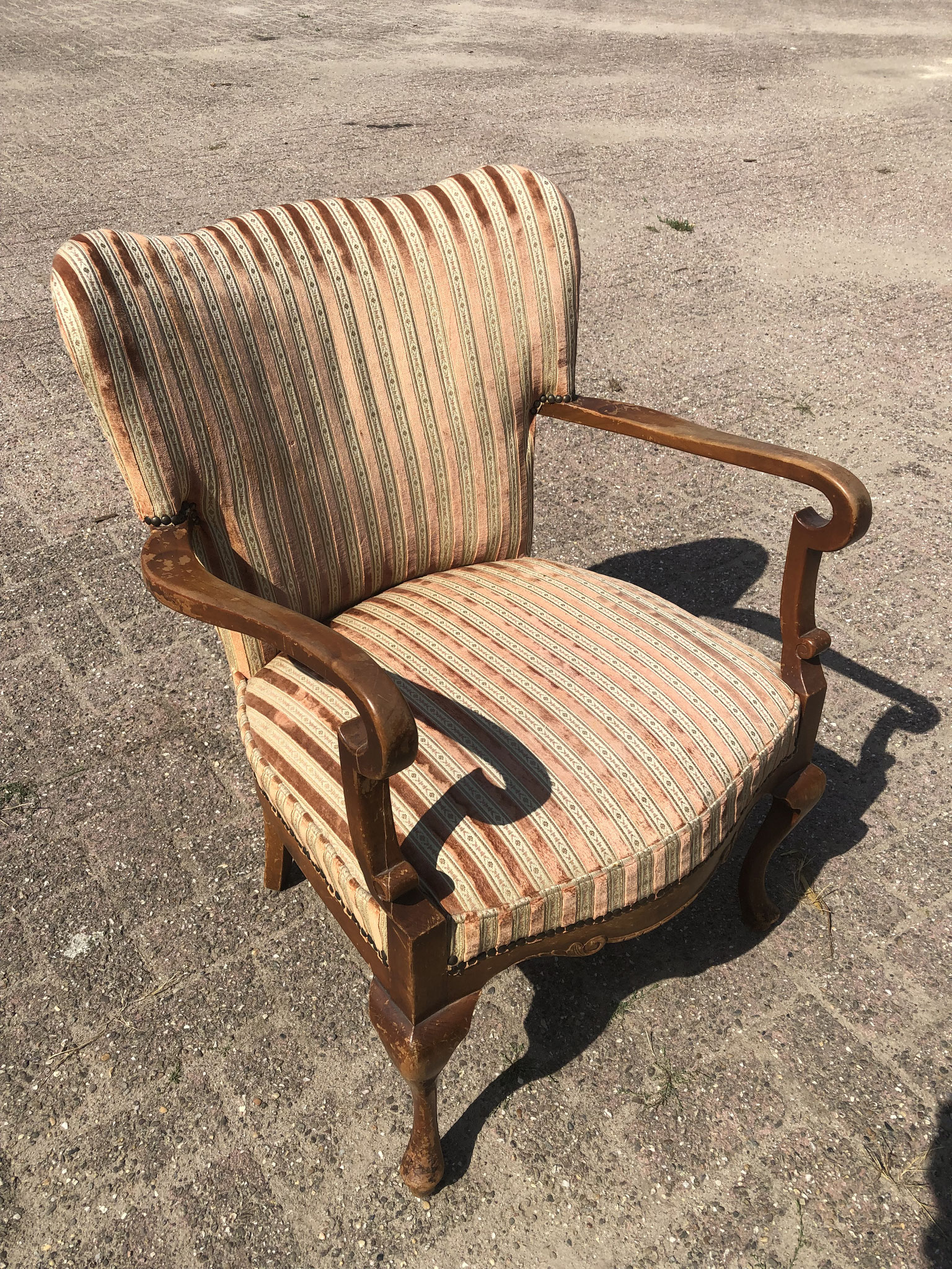 Twee oud brocante stoeltjes