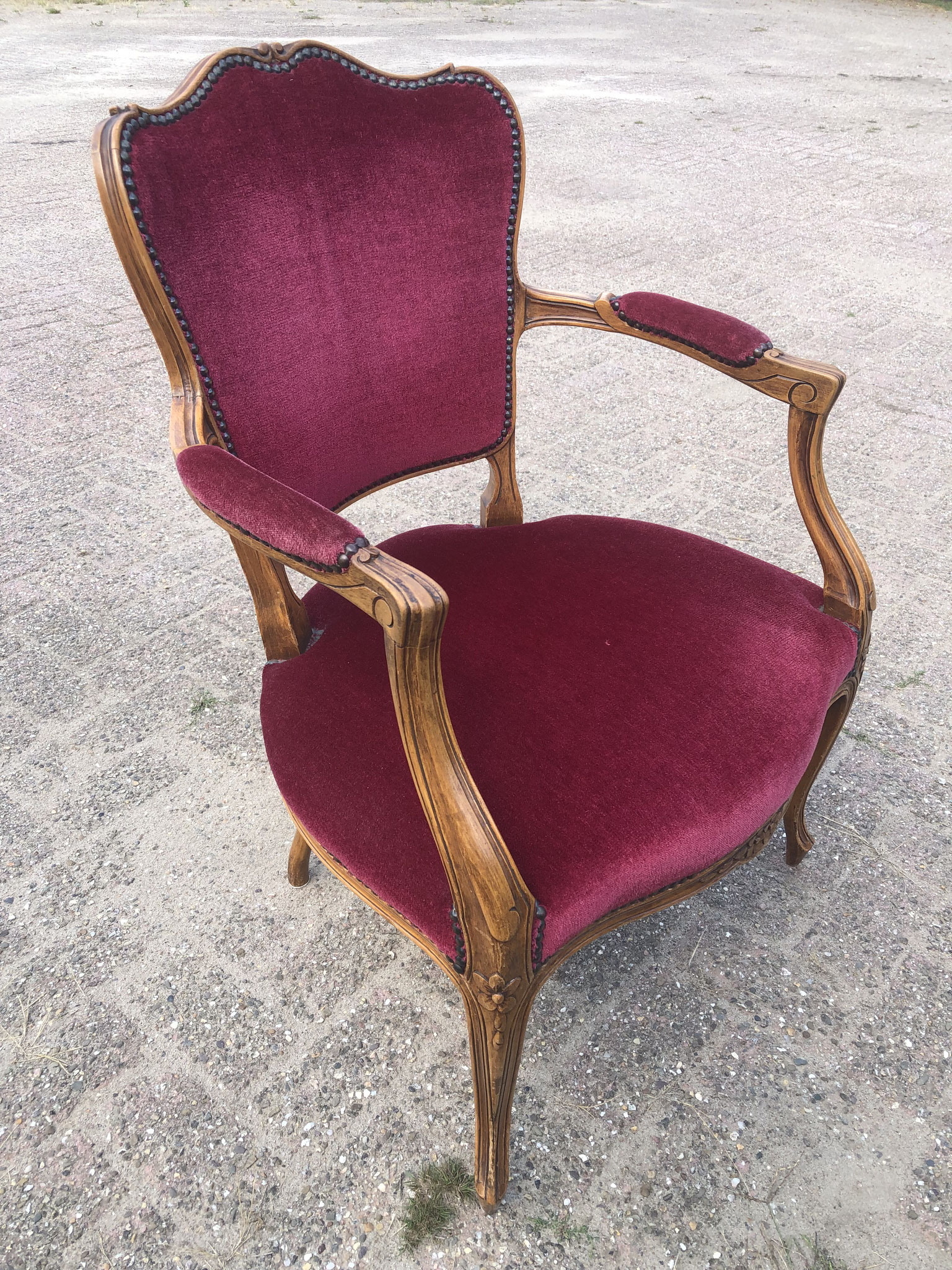 Brocante oud frans stoeltje. Nette bekleding/stoffering