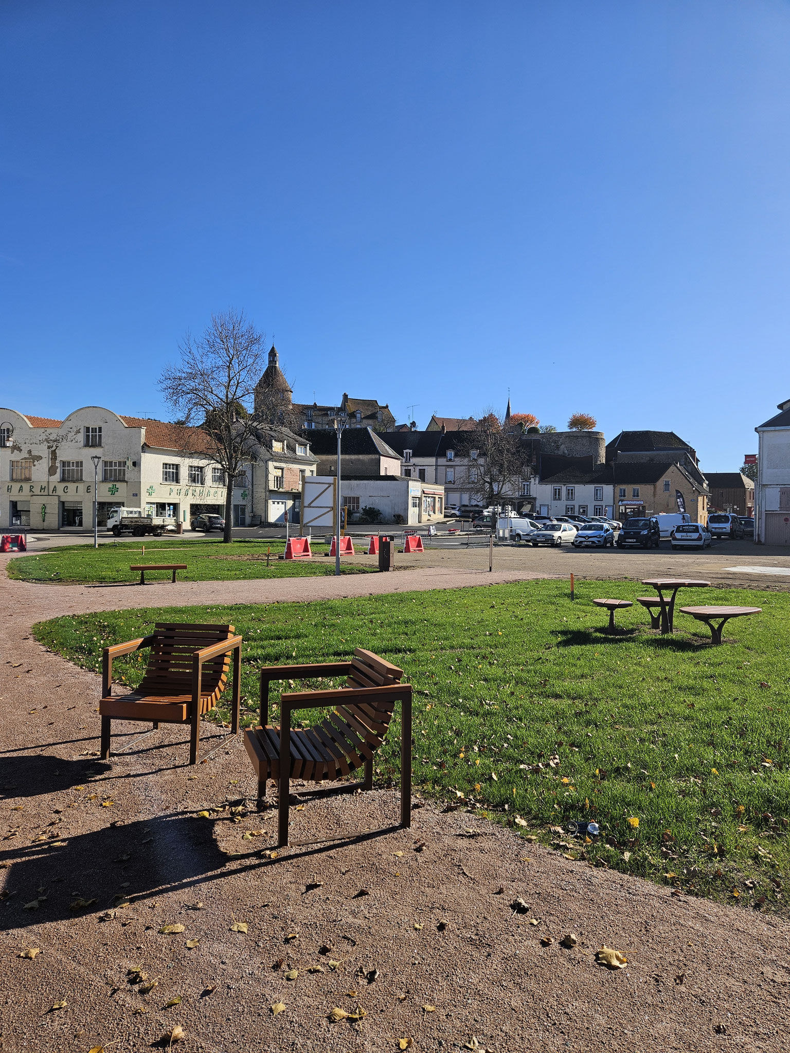 Luzy Place du Champ de Foire