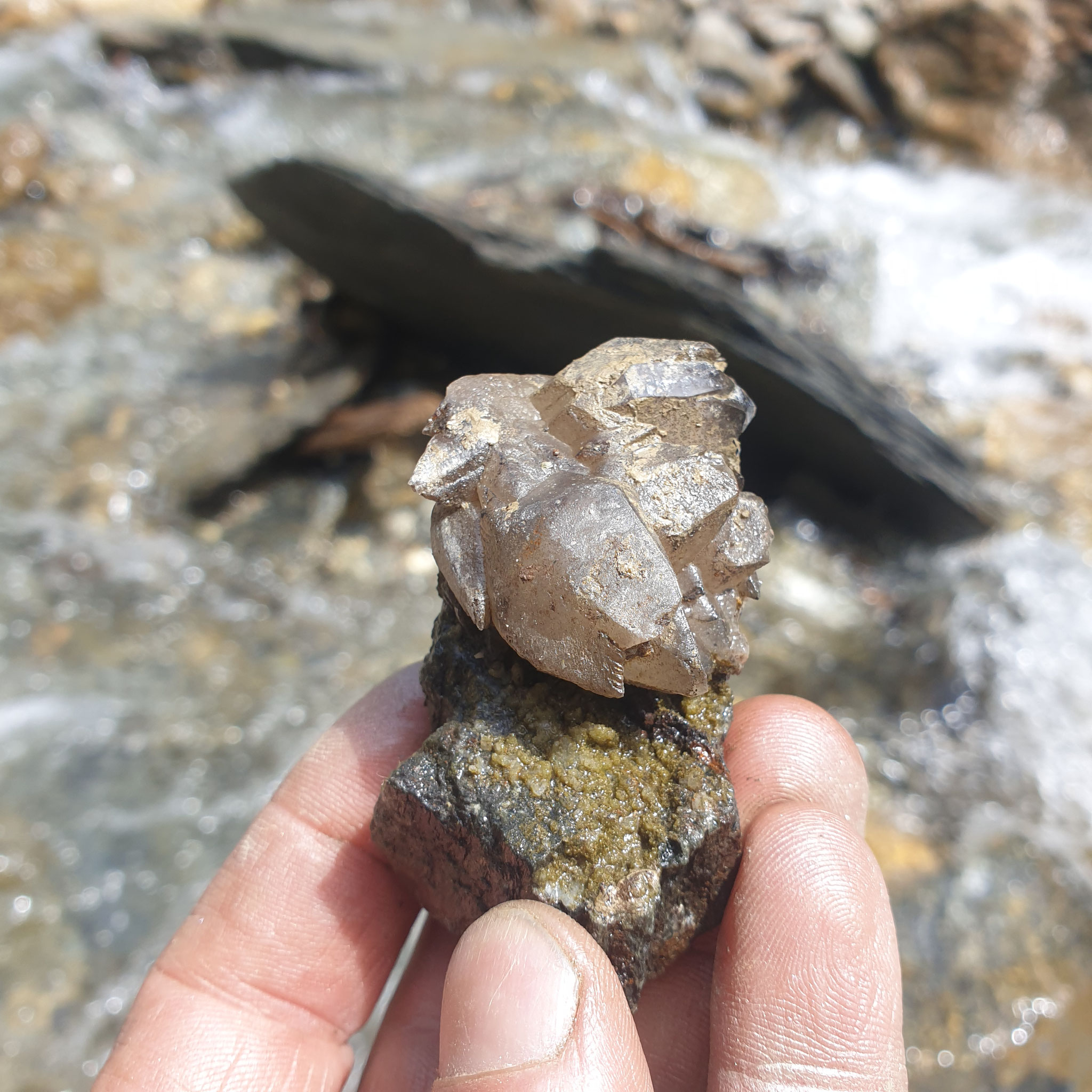 ...small but sweet, Calcite with Fadenquartz on matrix...