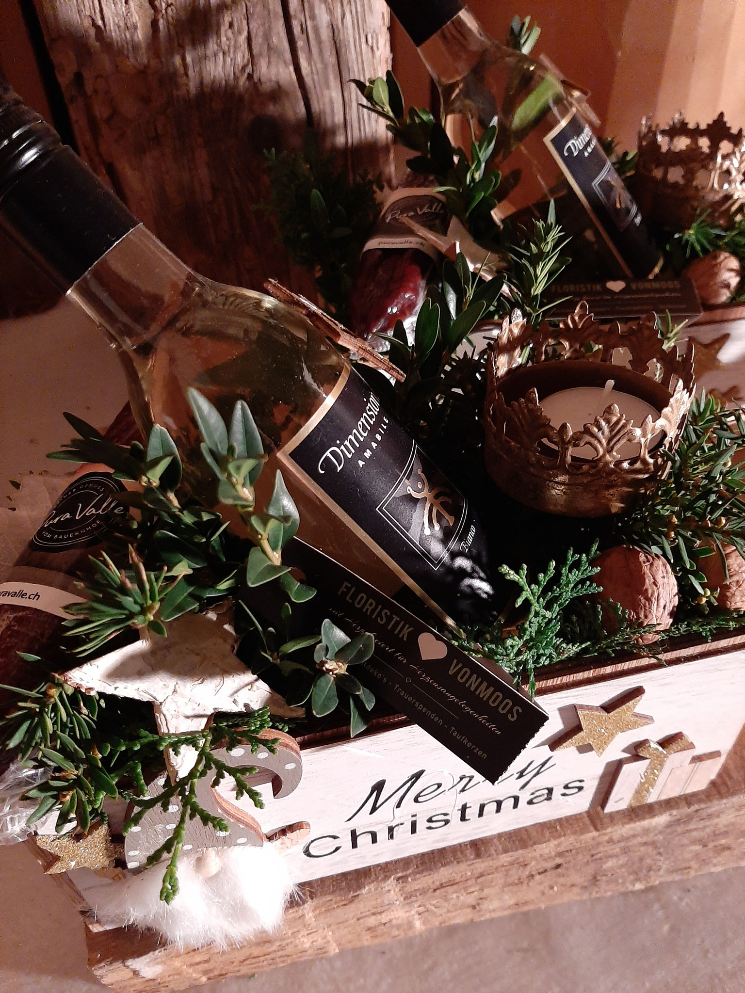 Holztruckli mit Trockenwurst, Mini-Wein, Kerzli   38.-