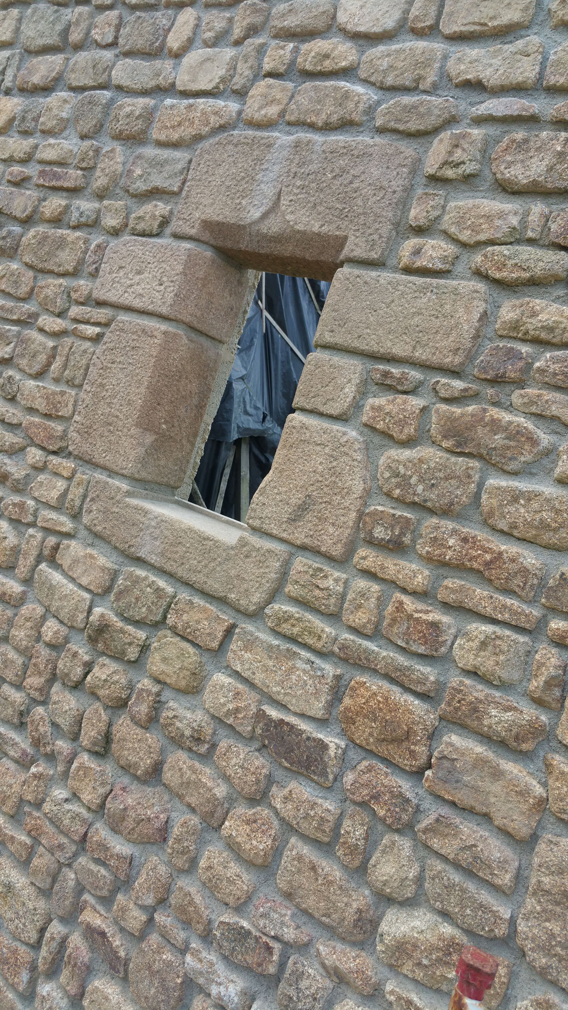 ouverture fenêtre granit vieilli