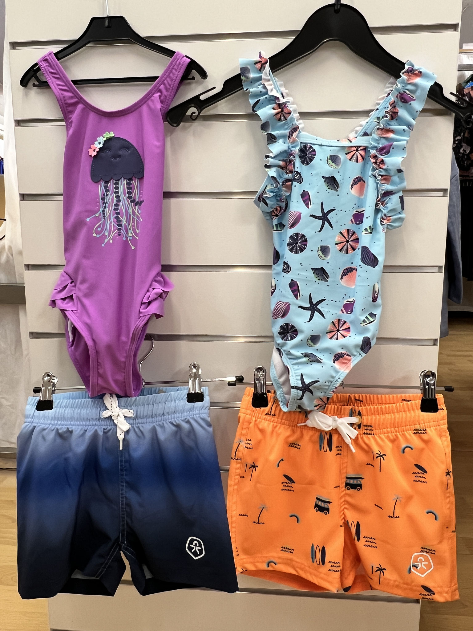 Badebekleidung und Sonnenschutz von Color Kids