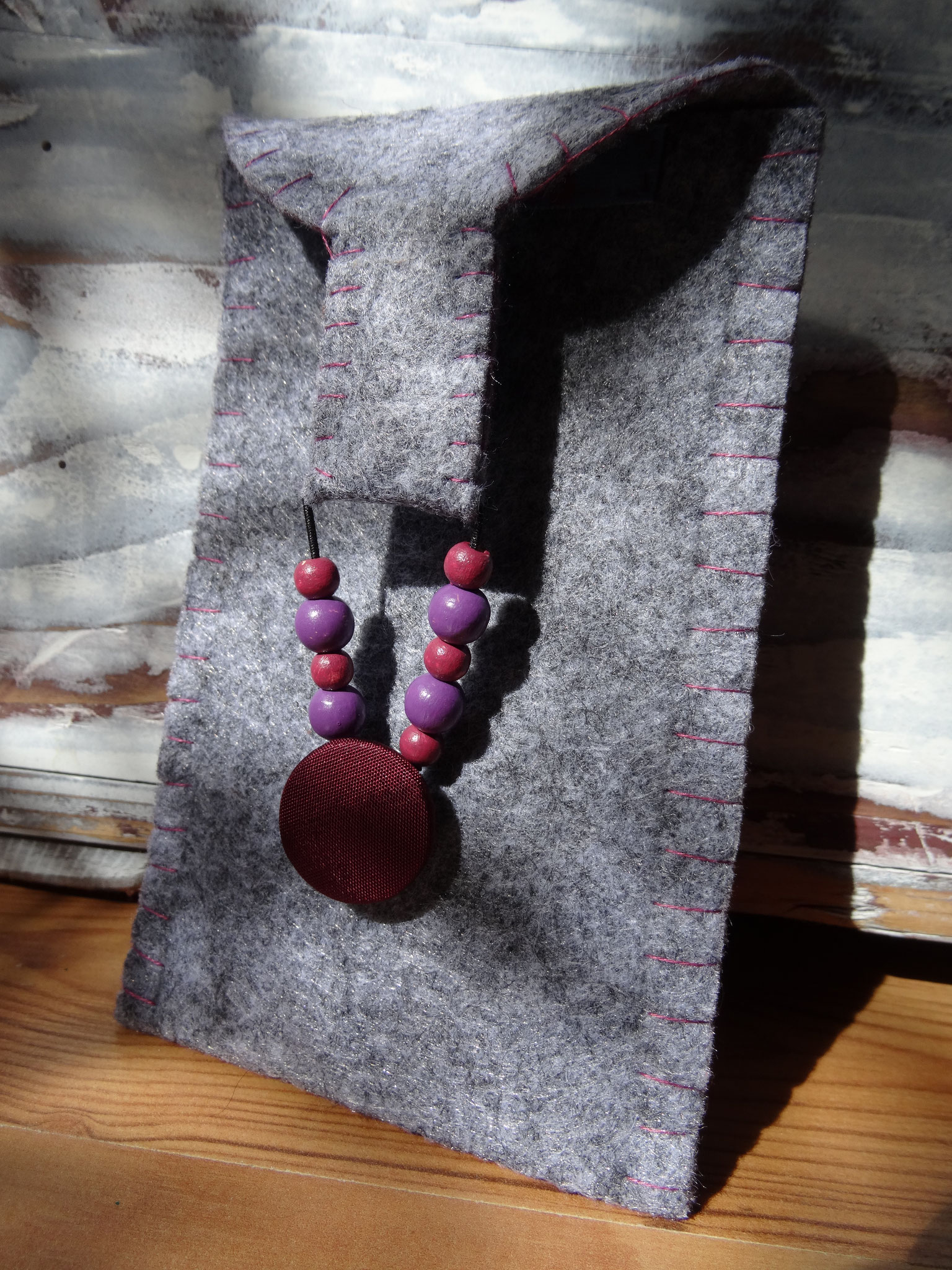 Handy-Tasche mit Applikation