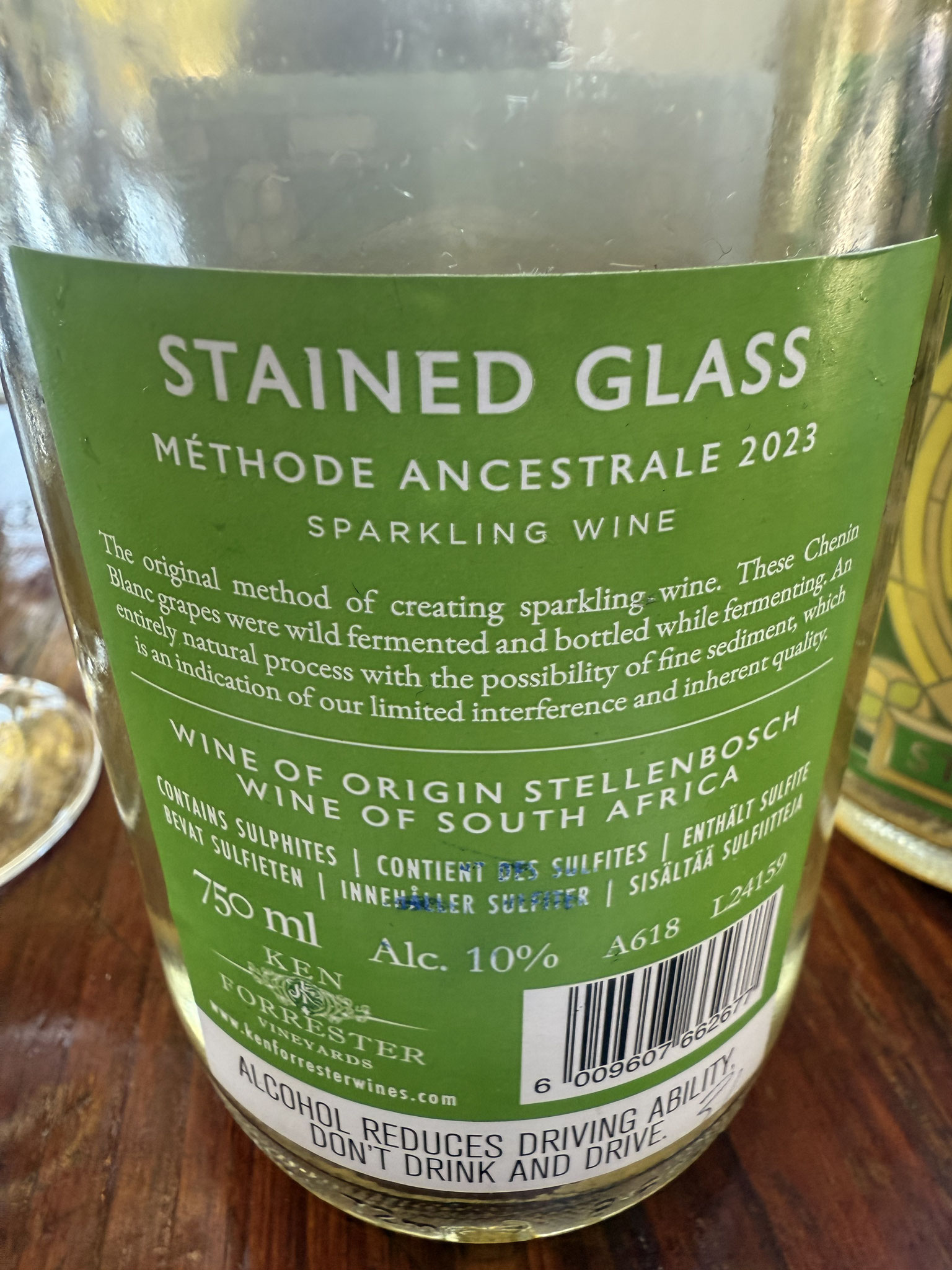 Chenin Blanc, wilde fermentatie, fijn bittertje.