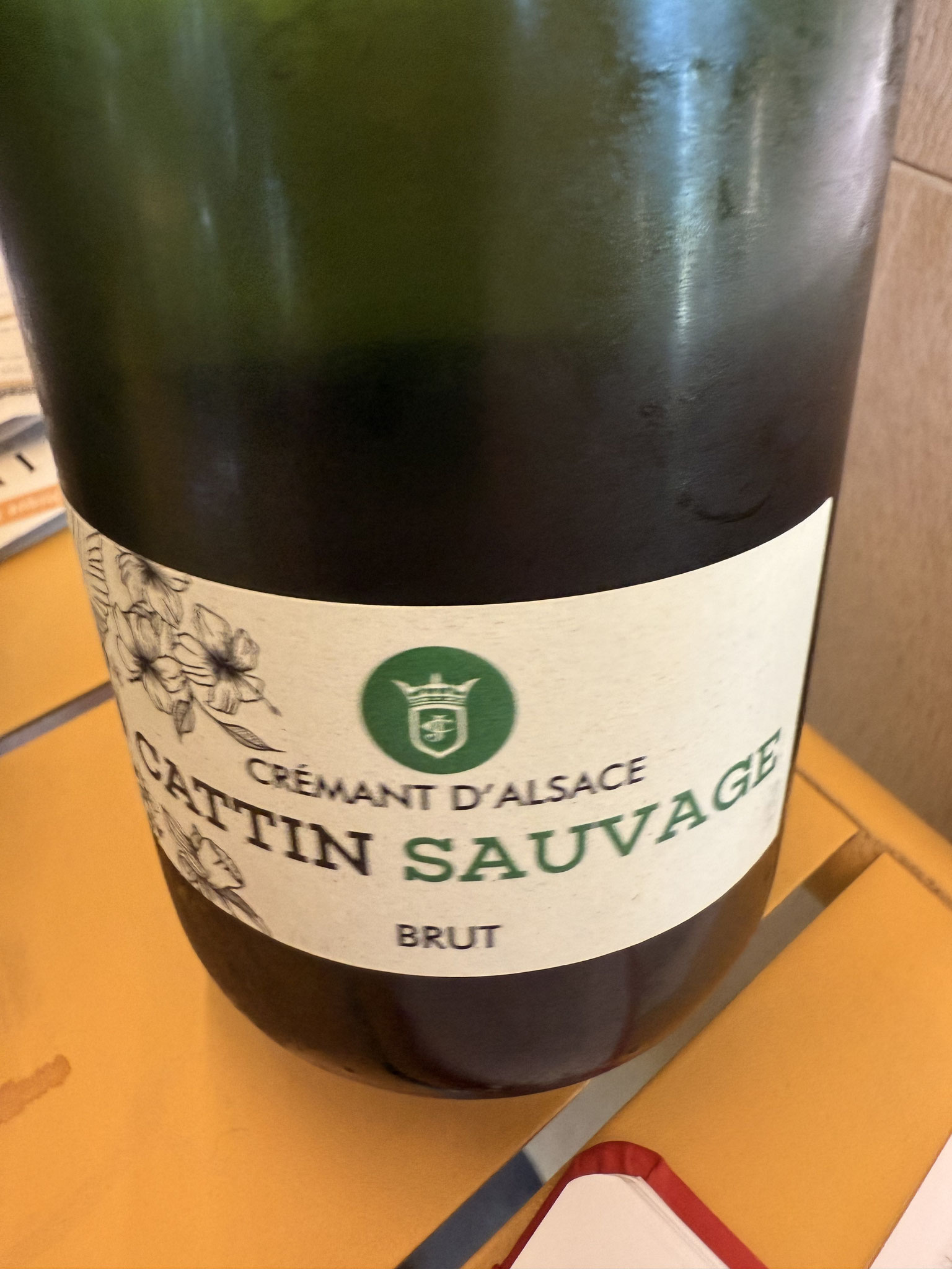 Blend van P. Blanc & P. Auxerois, Brut Sauvage, zet fris @, mooi fruit en lang.