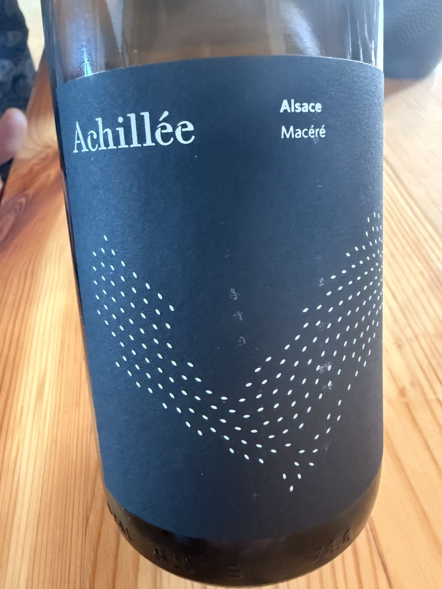 Alsace Macéré: van één jaar maar telkens bijvullen met verse most. Zeer aromatisch en fruitig.