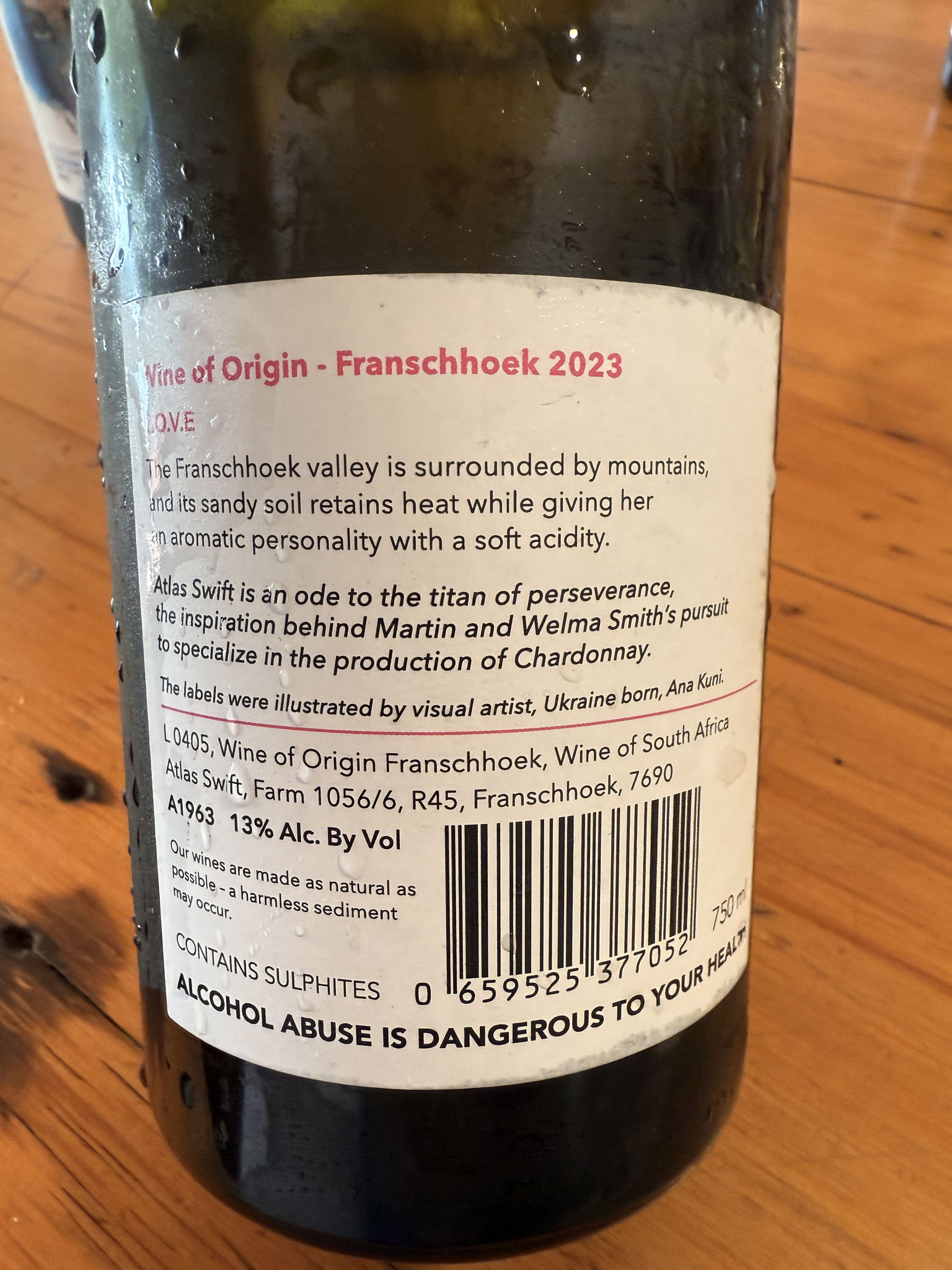 Omgeven door bergen, zandige bodem, 
