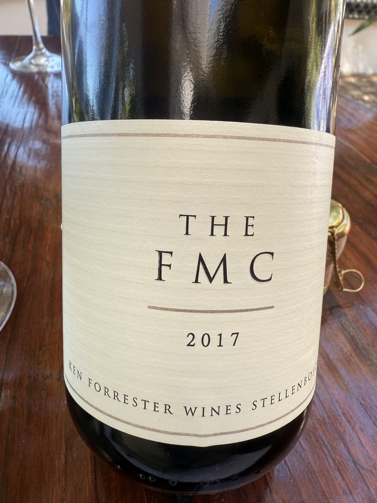 FMC 2017 (A+)Oud goud, Acacia, geel fruit, rijp en vol id neus. Zet sappig @, veel spanning, breed id mond, balans tss frisheid en fruit, zeer lang en nog veel reserve.