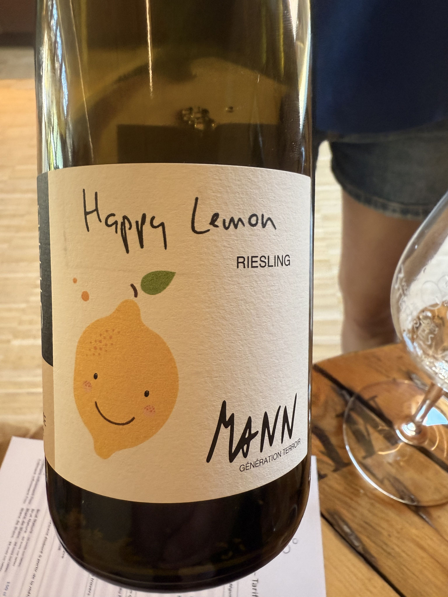 Riesling, 2024, rijpe citrus, zet strak @ maar direct zacht vervolg, mooi//, fris fruitig in mondfase en halflange finale.