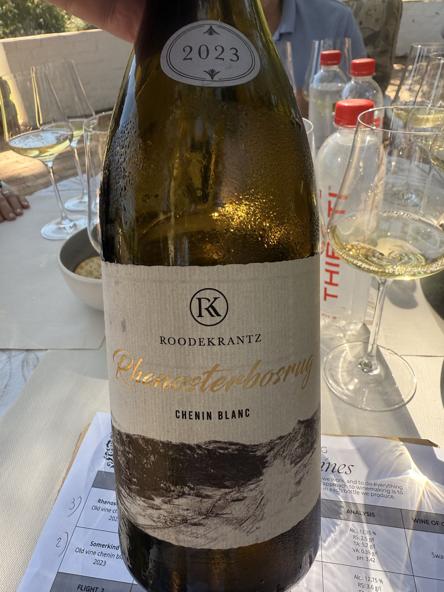 Rhenosterbosrug 1968-1983 Chenin Blanc 2023  Swartland  op graniet  11m in oude 300l barrels