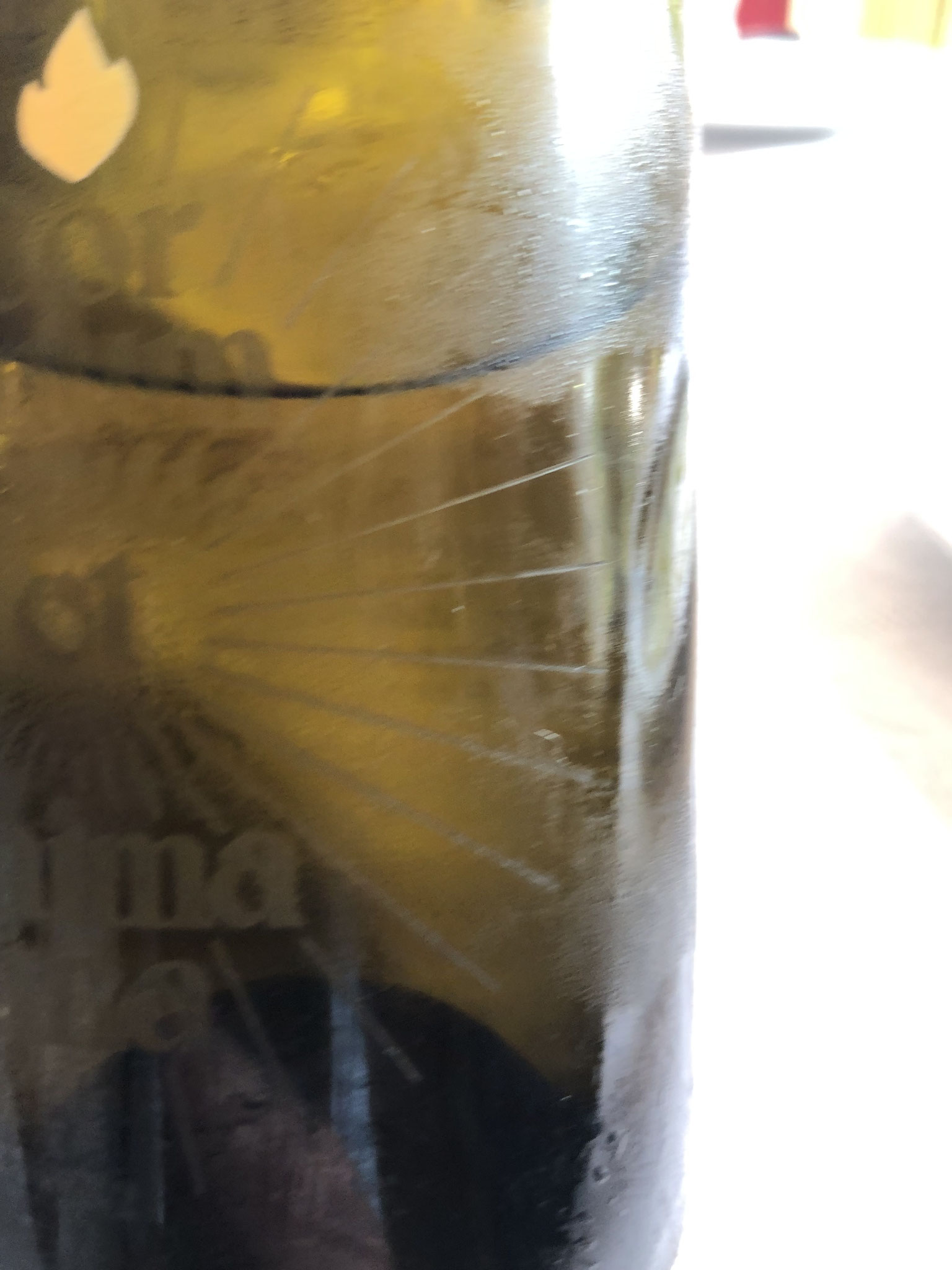 COR UNUM Kloster Neustift 2020 880. Donker goudgeel. Intens rijp geel fruit, lindehoning, bergamot, kruiden. Zet fris rijp@, goed in balans, krachtig breed, vettig. Lang A 30€