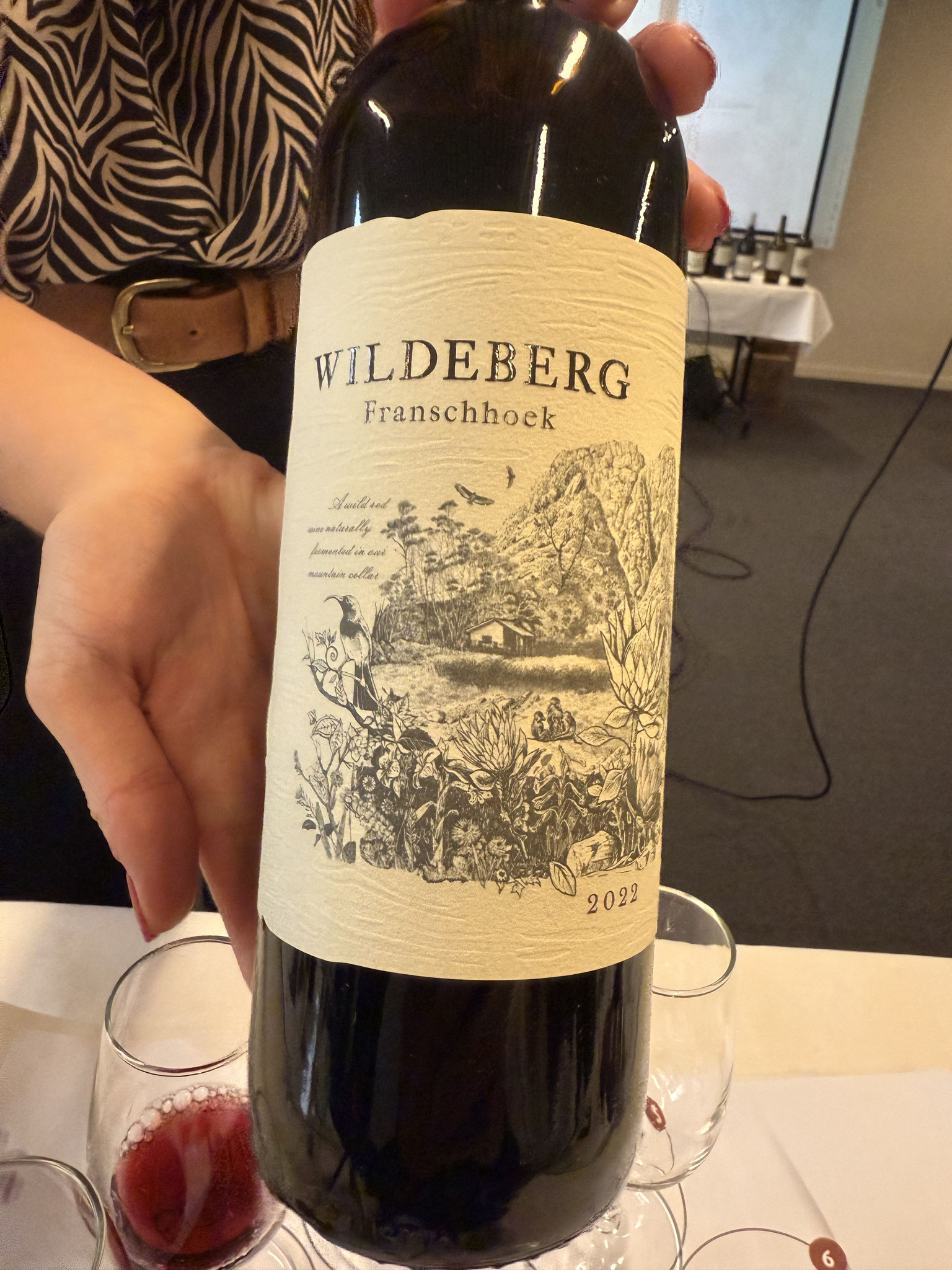 90%shiraz & 10% cab franc, franse eik, diep zwart rijp fruit, nog jong, zet stevi@, iets als id mond, blijft lang hangen. Tijd nodig