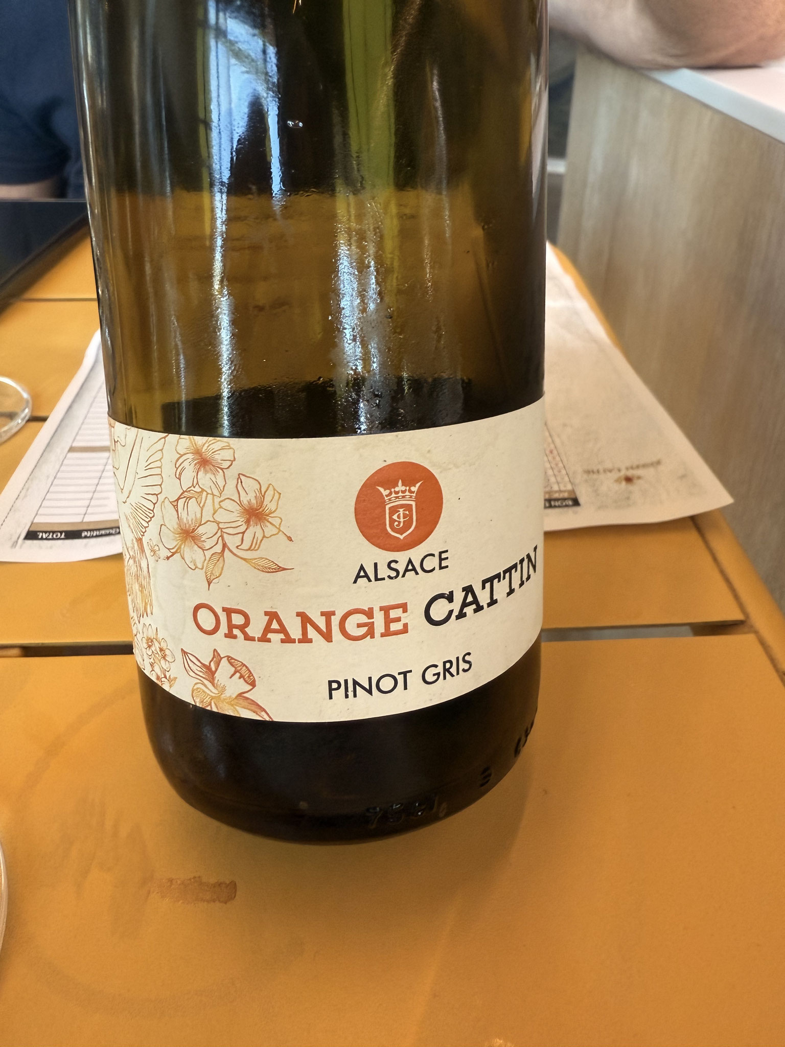 Pinot Gris orange 8m op schillen, iets rond, niet lang wel lekker voor BBQ