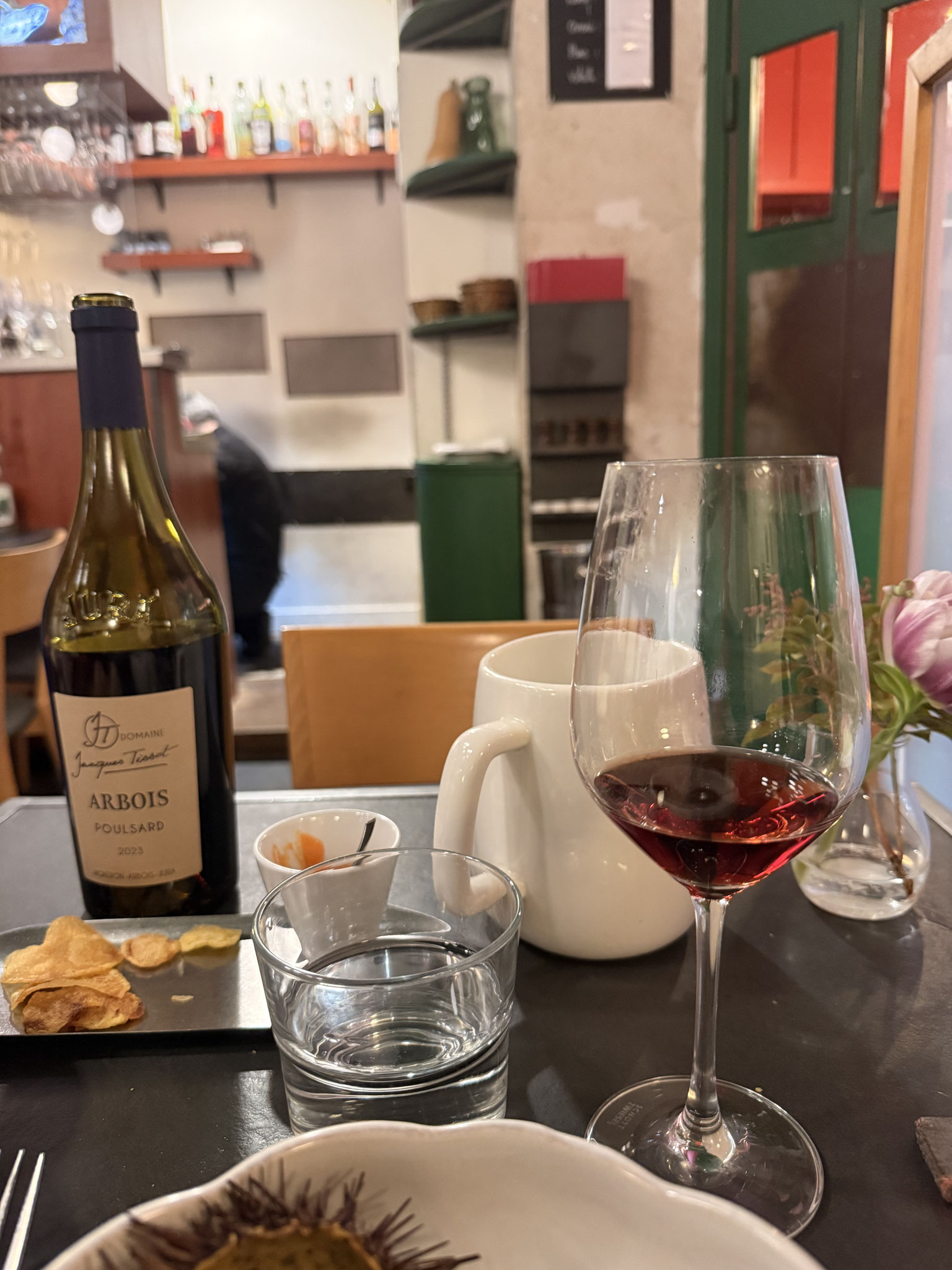 De Poulsard ging perfect bij de twee gerechten: soepel en weinig tannine gedreven.