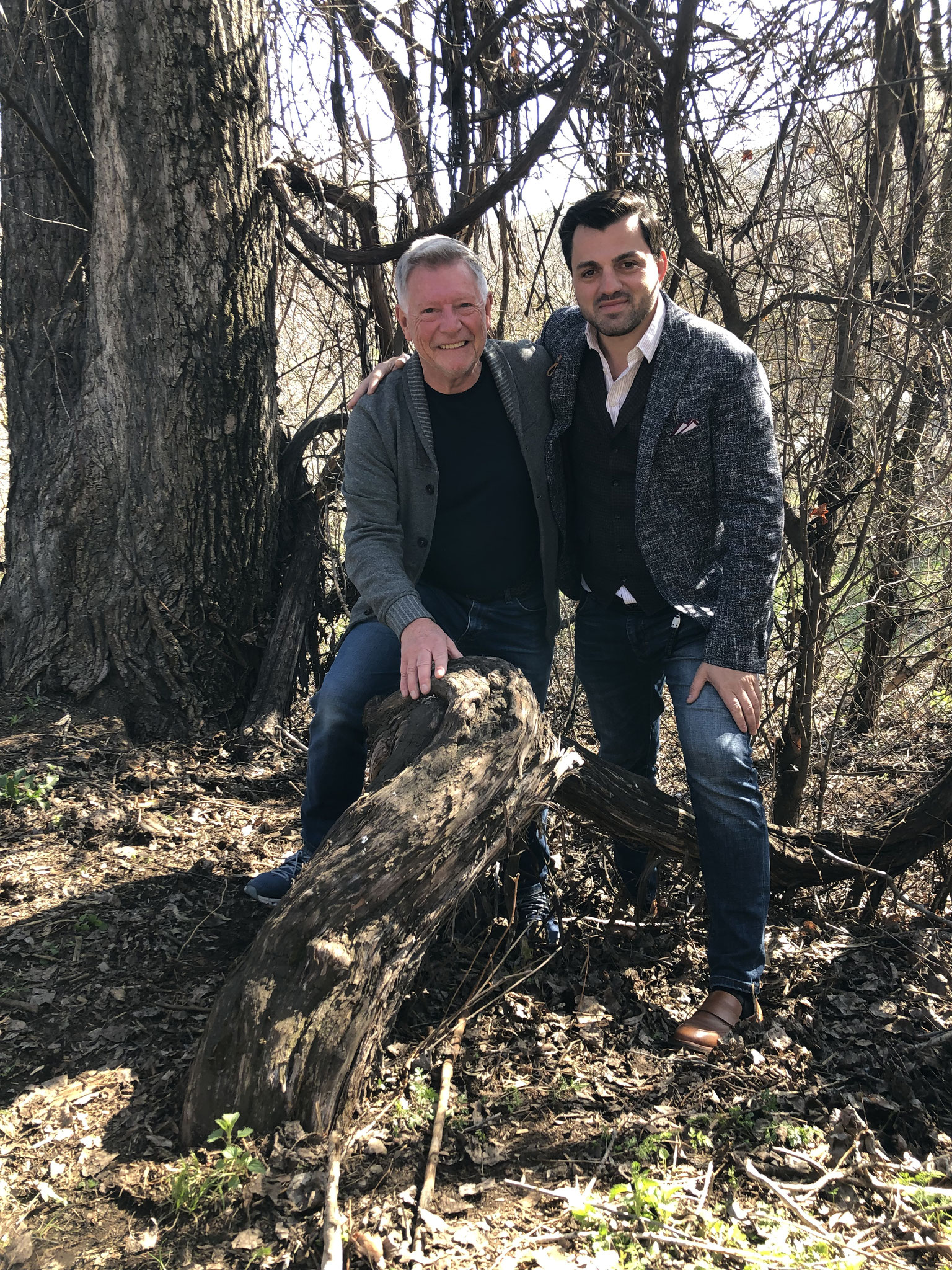 Met Giorgi Natenadze in Georgië bij de wellicht meest zuivere vorm van regeneratieve wijnbouw: meer dan 400 jaar oude wijnranken slingeren zich in eeuwenoude bomen.