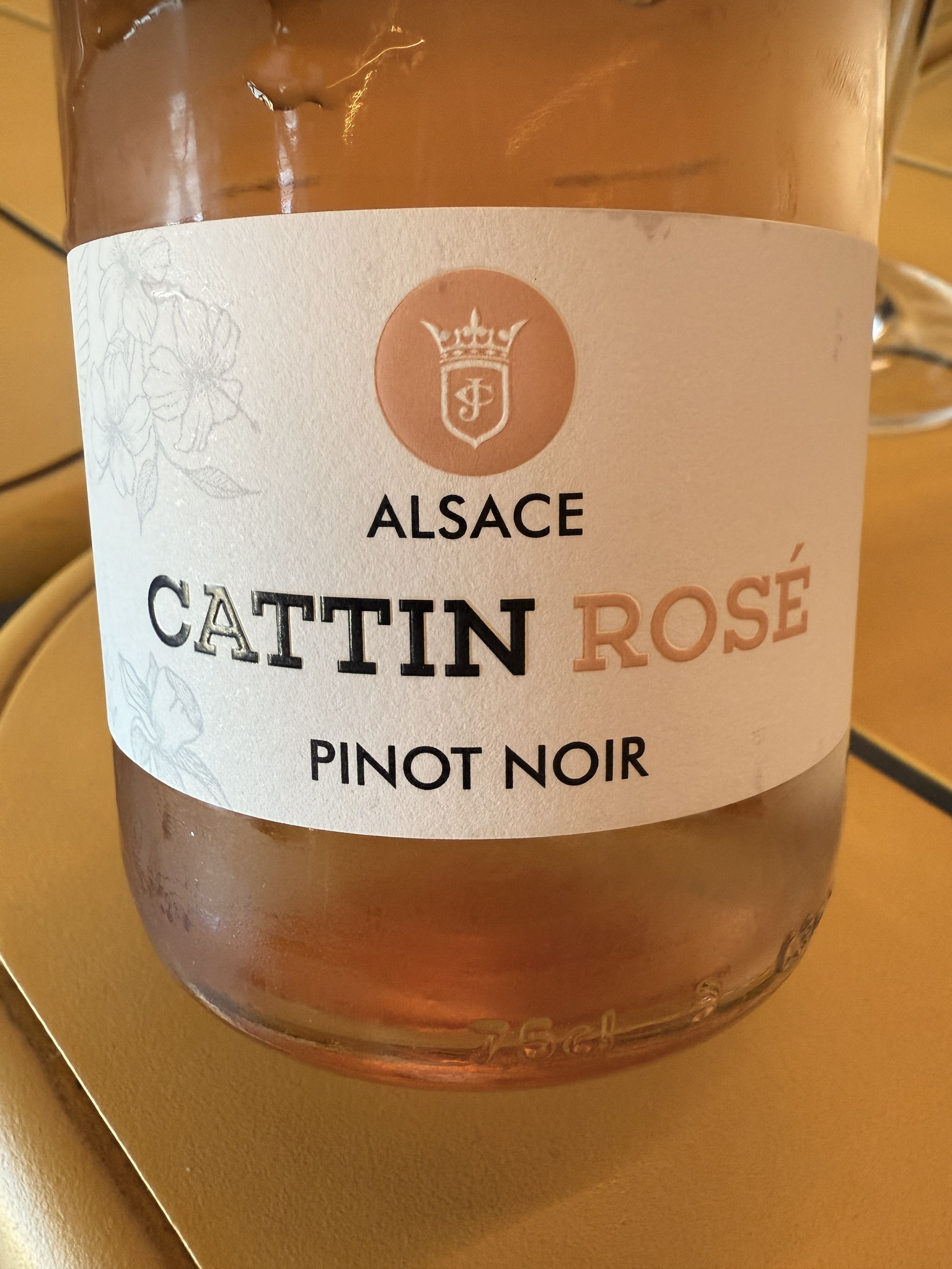 Rosé Pinot Noir (7,5€) zalmkleurig, groseille, halflang B+