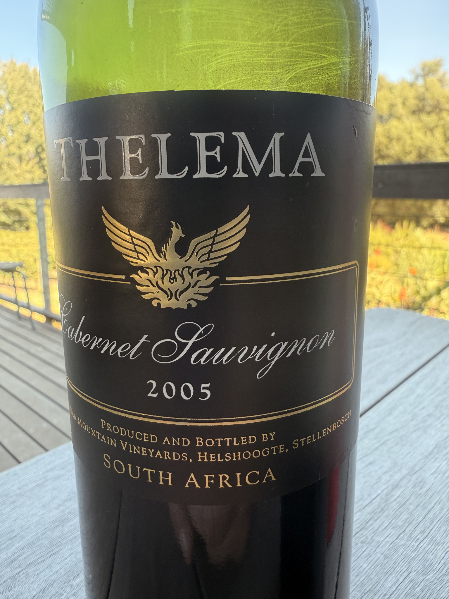 2005: leder, gedroogd fruit, kruiden. Zet soepel, rijp vol en breed@, versmolten, lekker op dronk. Lang