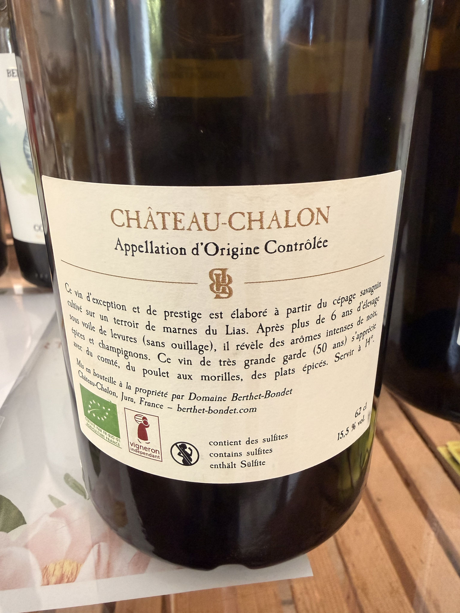 In clavelin (62cl) is  wat er overblijft van 1 liter na verdamping in het houten vat onde de voile. Part des anges.
