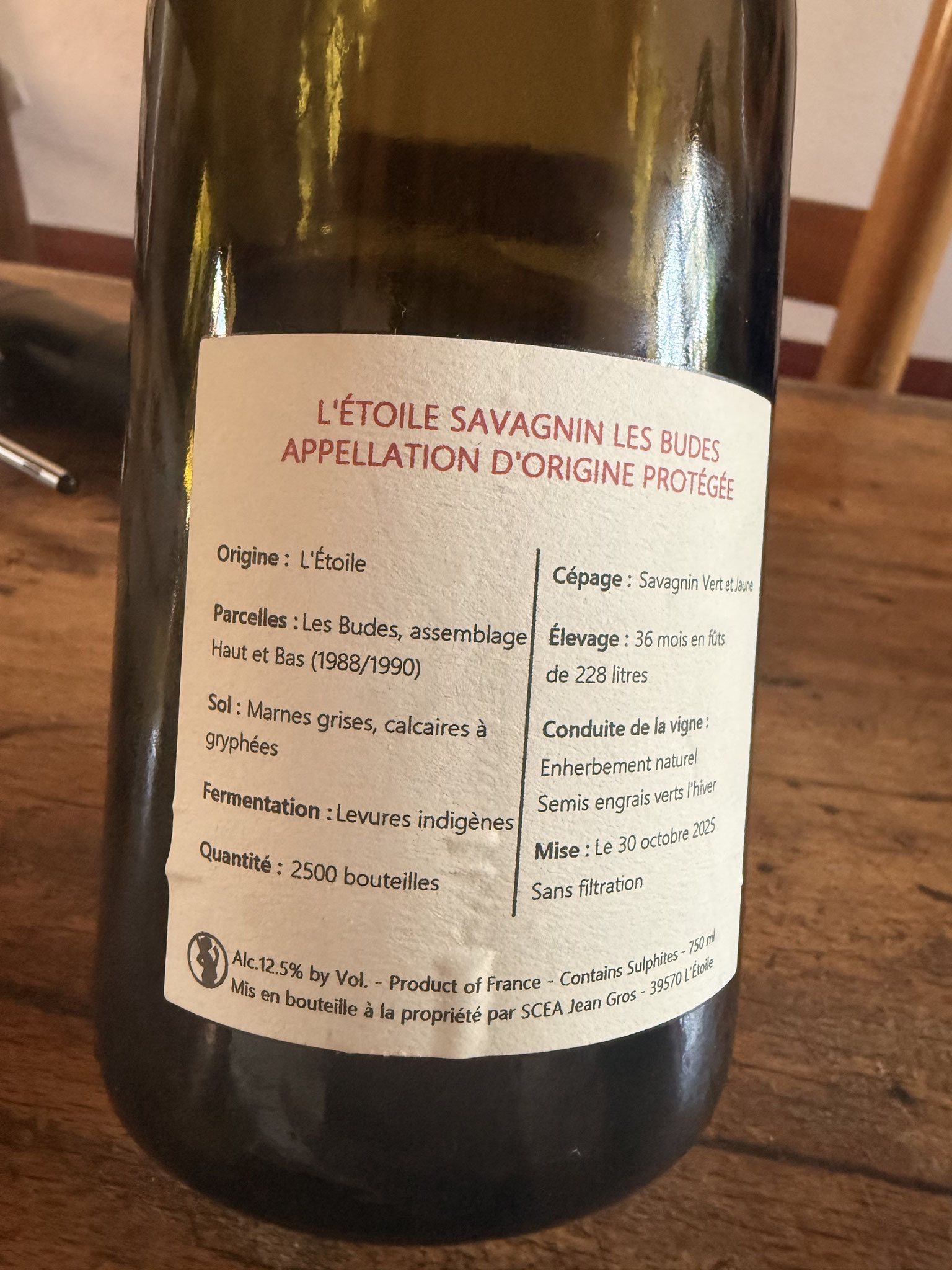 savagnin perceel-specifieke win, ouillé, 18m in 500l vaten. Signatuur van zoon van eigenares Nicole Deriaux.