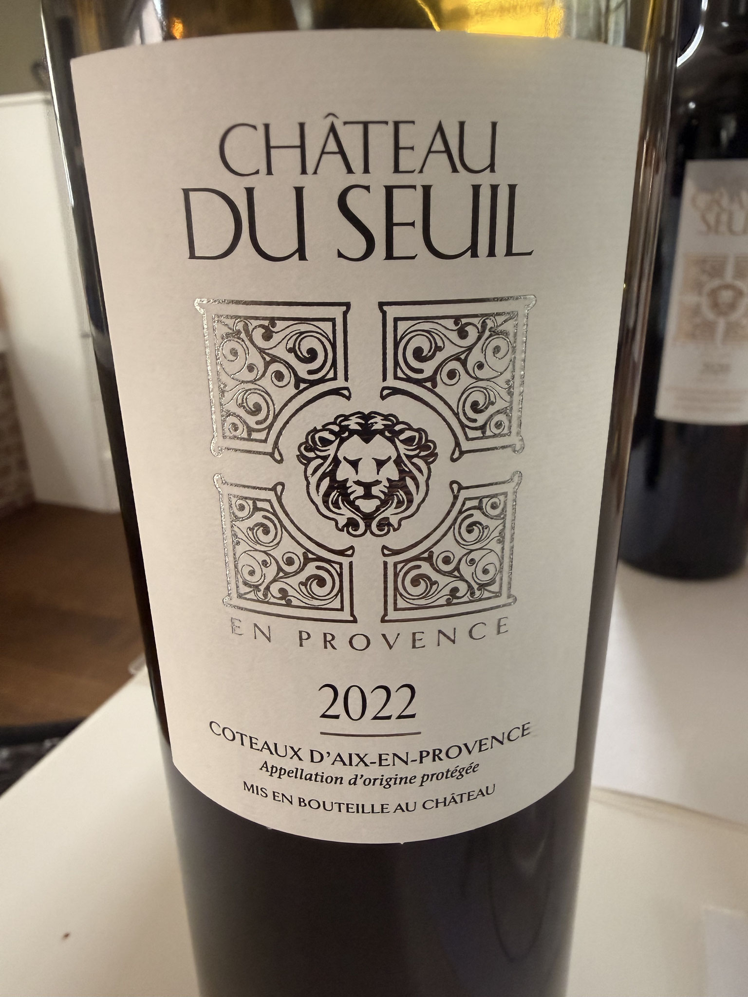 1/2 transparant aaedbeirood, rood fruit, lactischn inkt, garrigue. Zet soepel@ met fris fruit, chocolade fondant bittertje. Halflang. Schapprijs 14,95€
