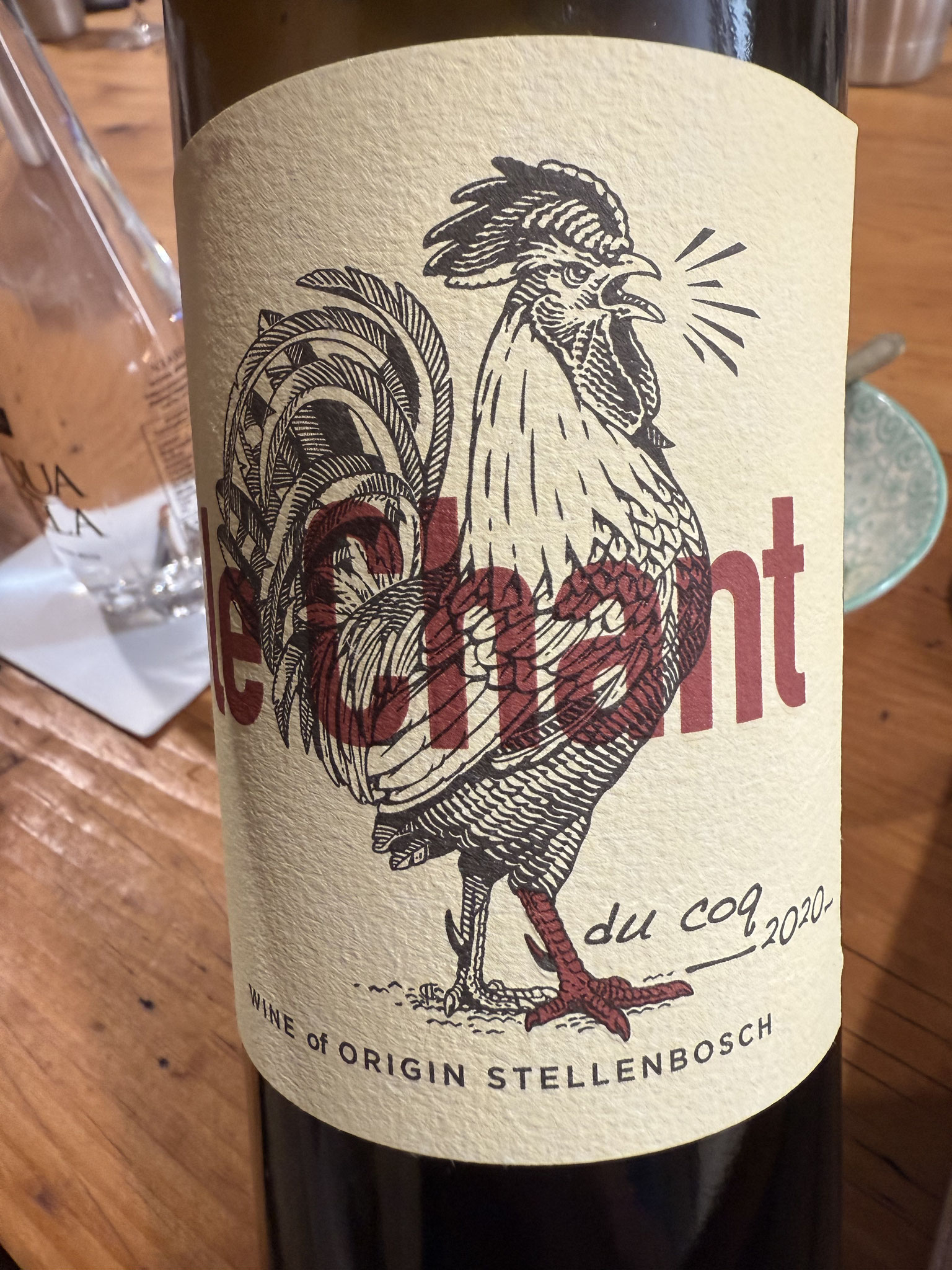 Rode bessen, wilde kersen, kruiden? Zet pittig @, harmonisch met goed geïntegreerd hout, rijpe tannines en fruit. Lang Fijn