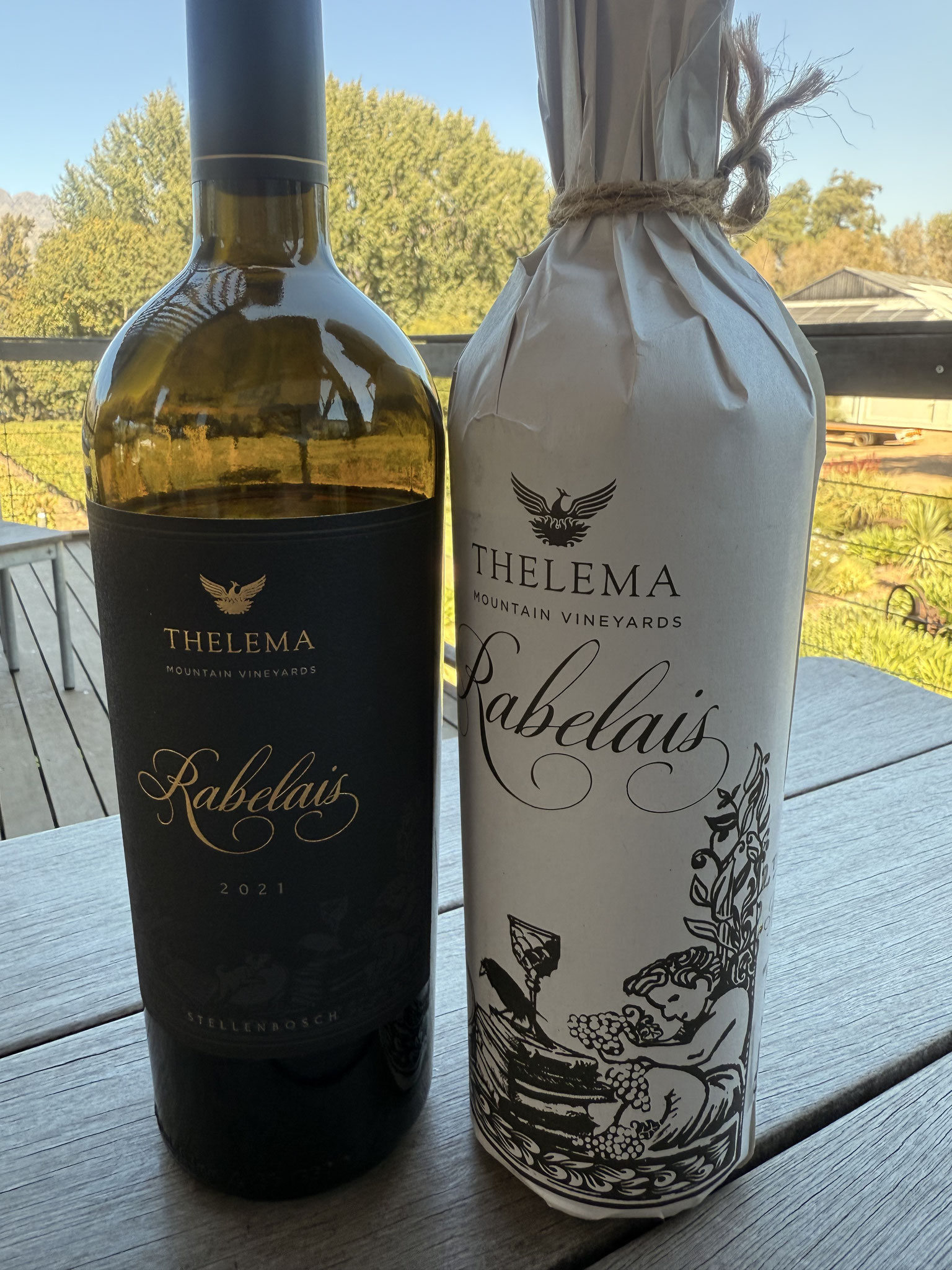 Rabelais: CS&Petit Verdot: nog jong, harmonieus, cassis, pruimen, zwarte bramen. Zet fluweelzacht @, weelderige diepte van PV, Zeer Lang