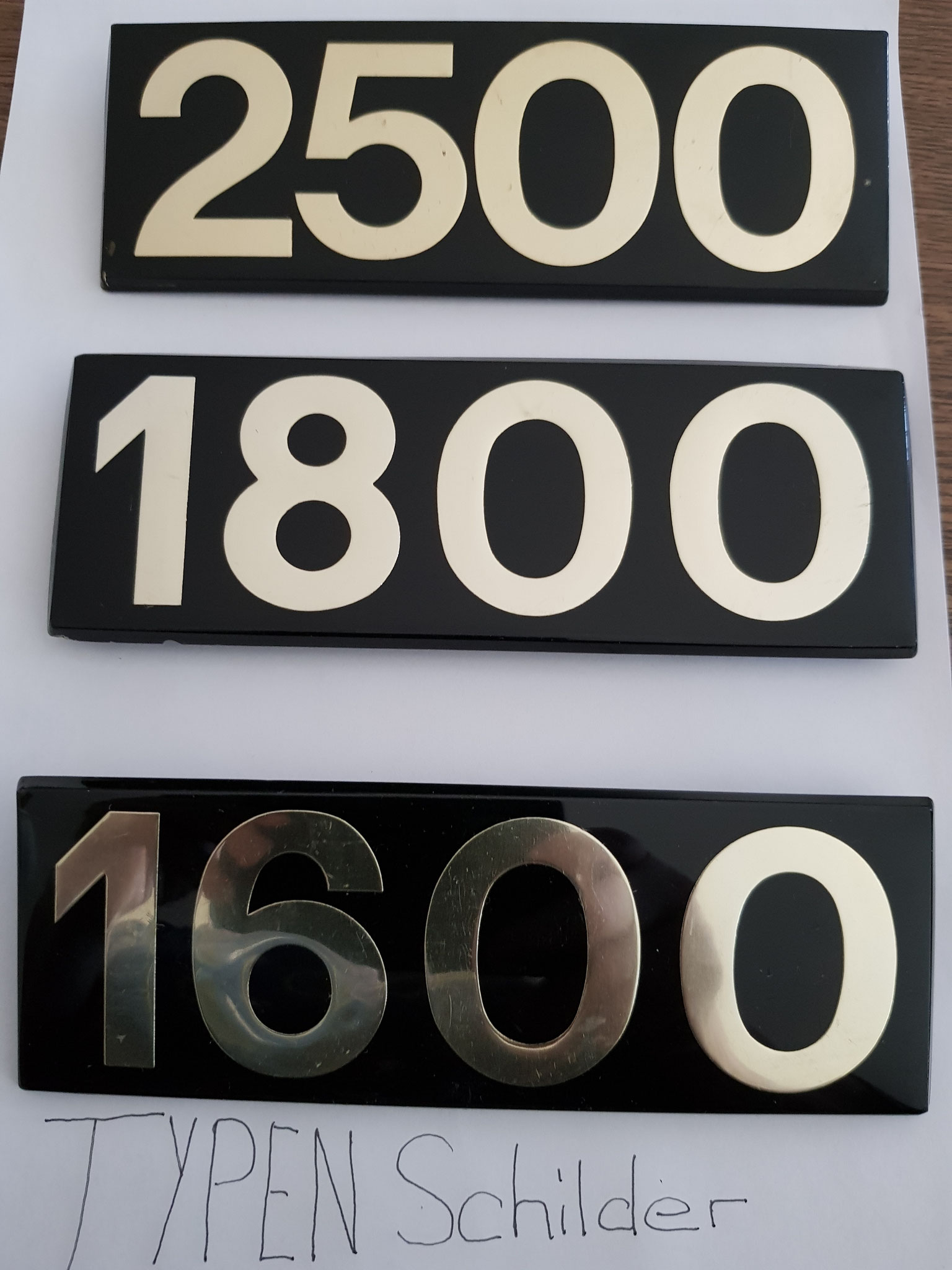 Typenschilder 2500/1800/1600