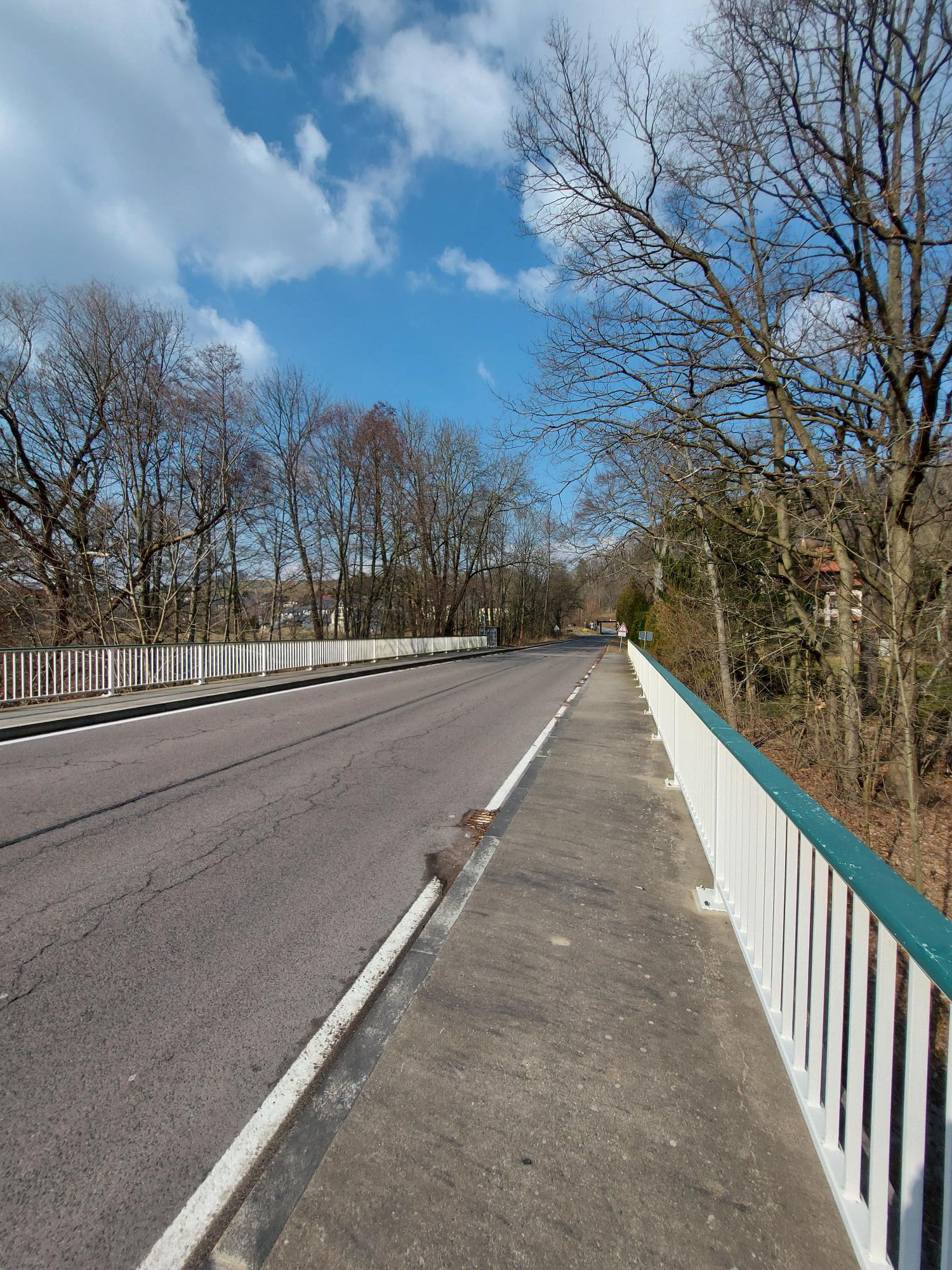 Über die Muldenbrücke von Gleisberg Richtung Marbach