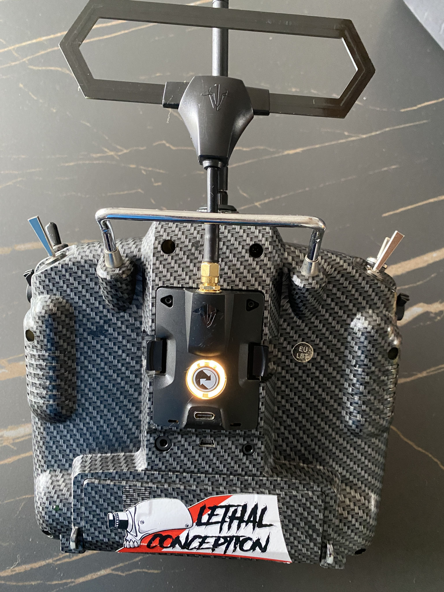 Module Crossfire installé sur la baie JR d'une Taranis