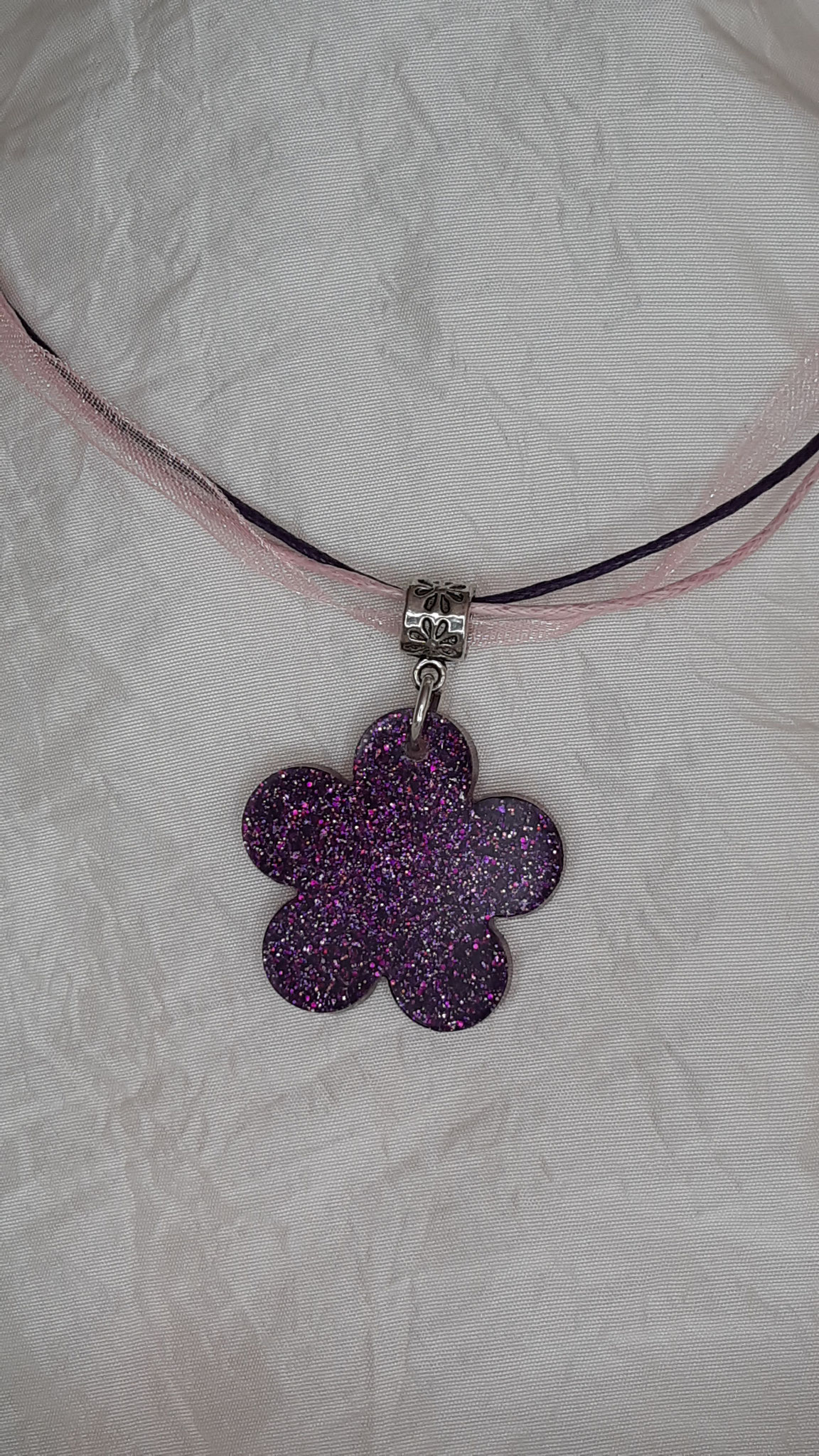 modèle 4 : collier résine fleur biolet