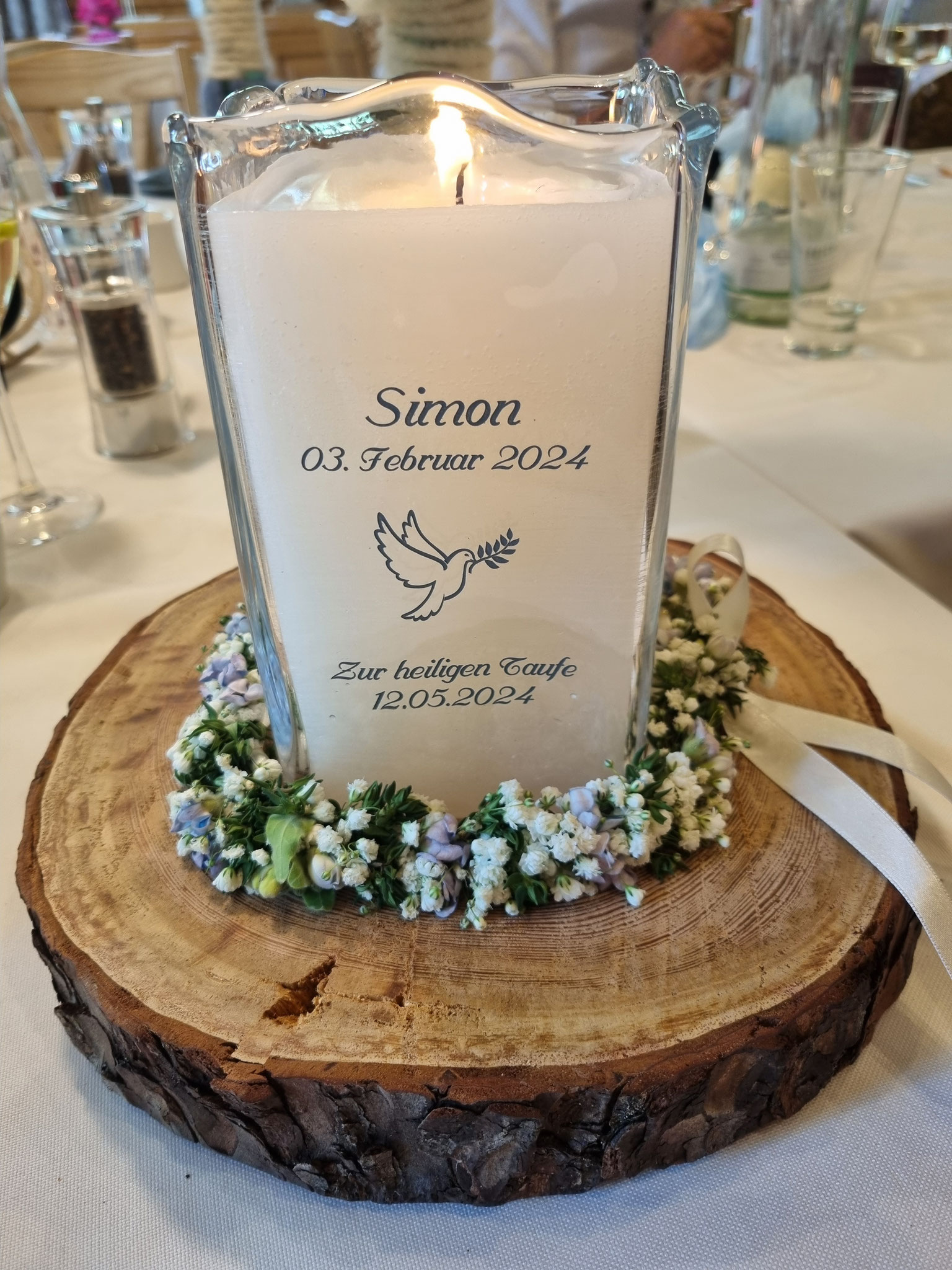 Sehr geehrte Damen und Herren, vielen lieben Dank für die wunderschöne Taufkerze ! Freundliche Grüße, Daniela E.