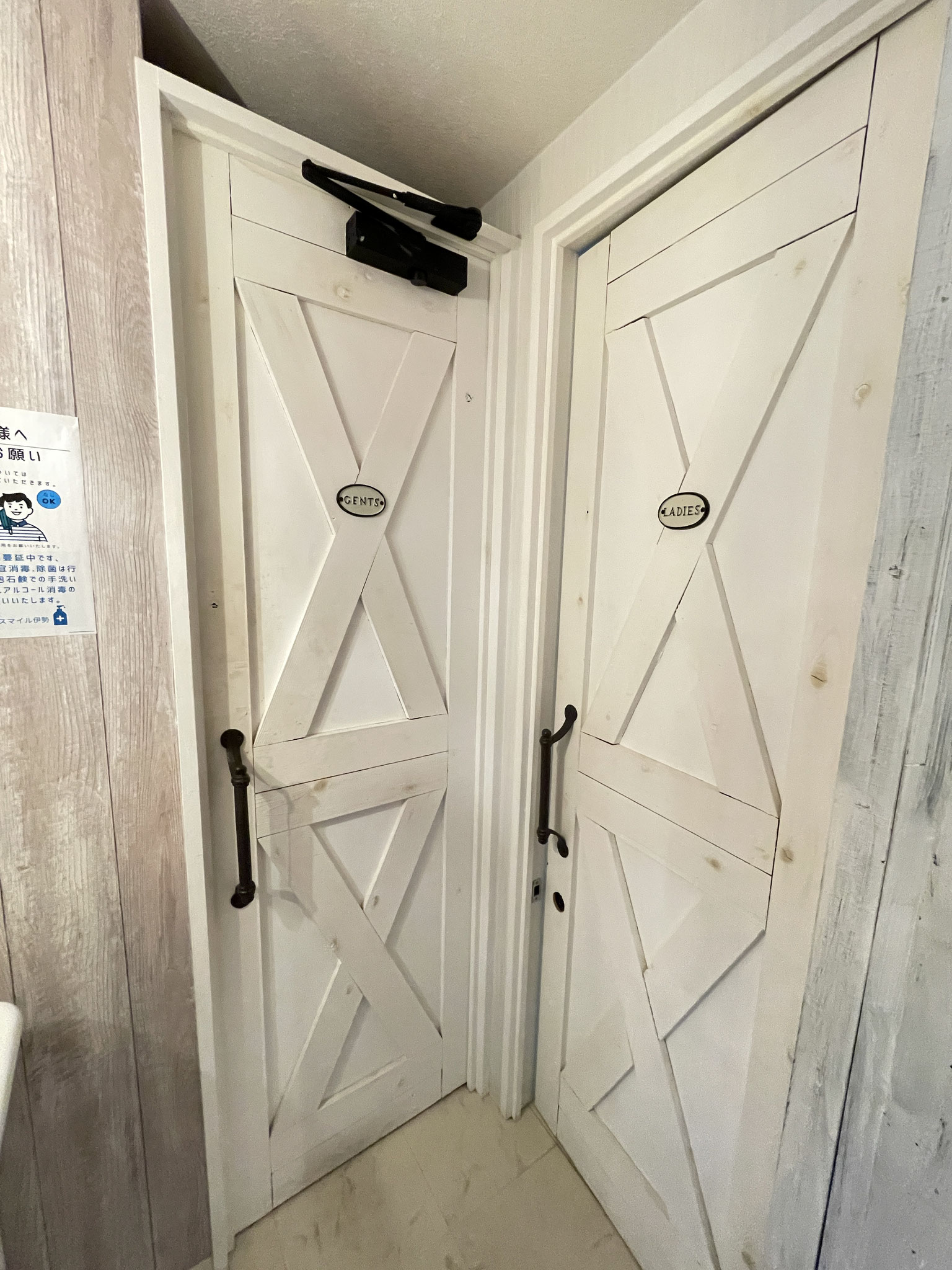 1Fトイレは男女別です。