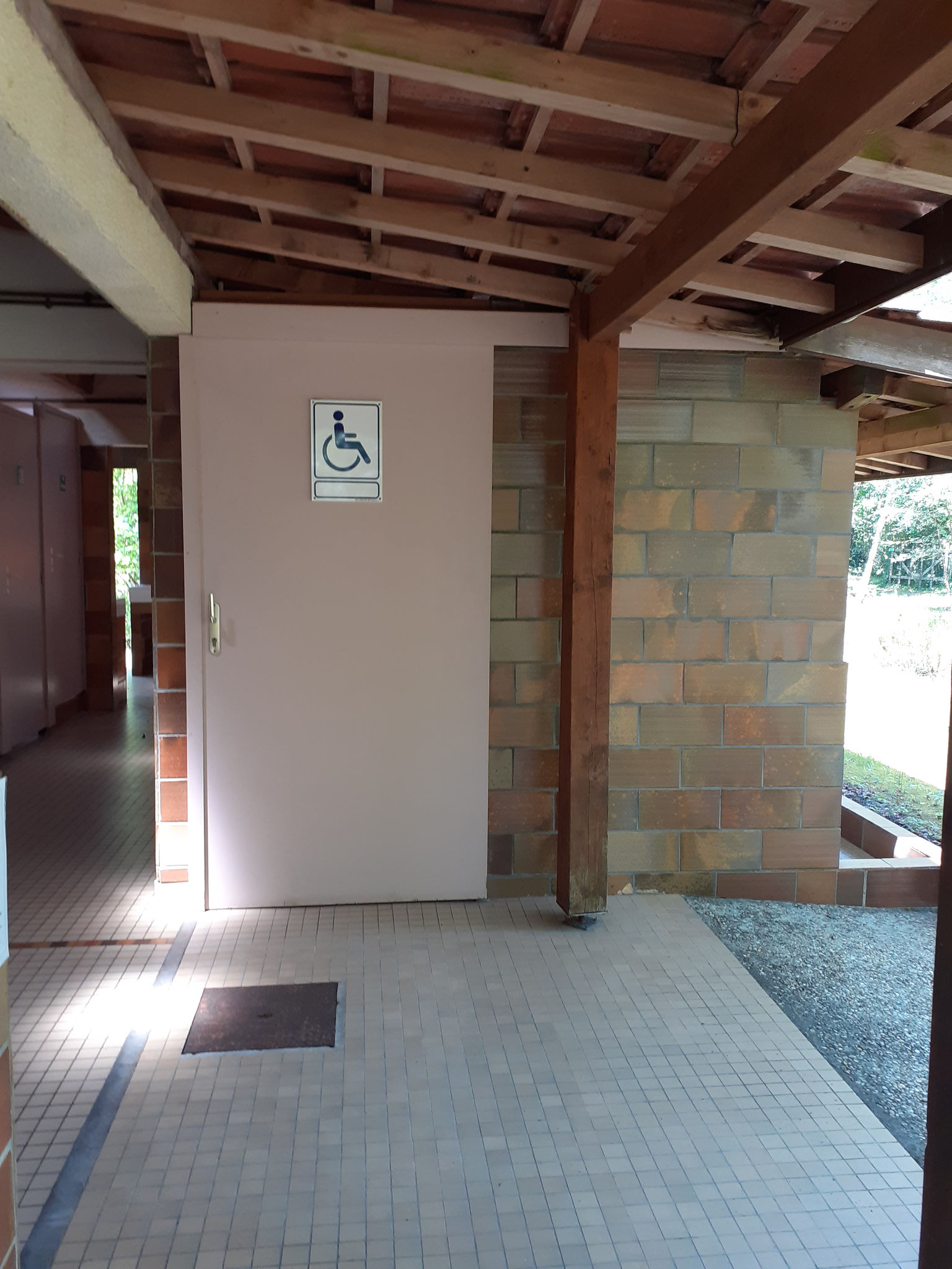 Bathroom for person with reduced mobility