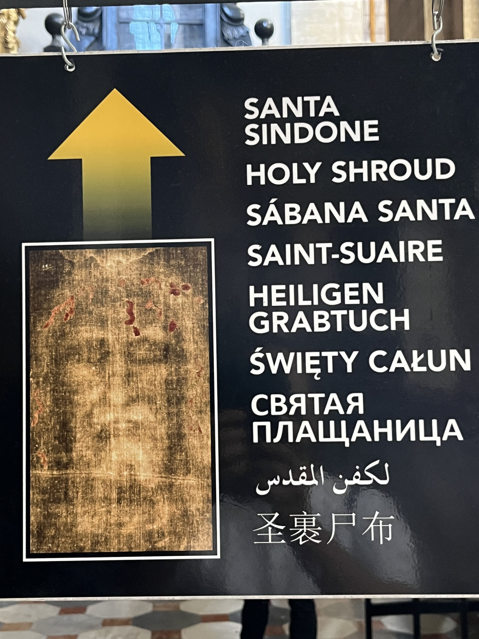 Im Dom bestaunen wir dann das Grabtuch von Jesus.