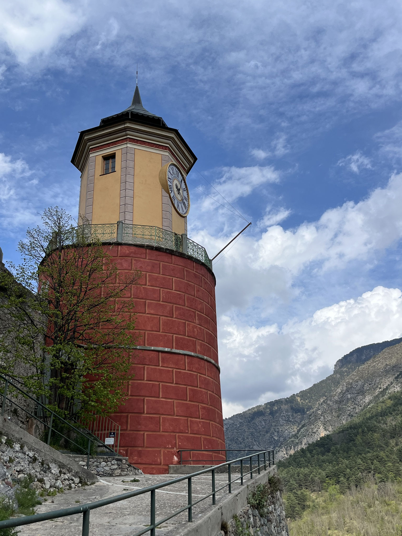 … Uhrenturm hoch und geniessen die herrliche Aussicht über …