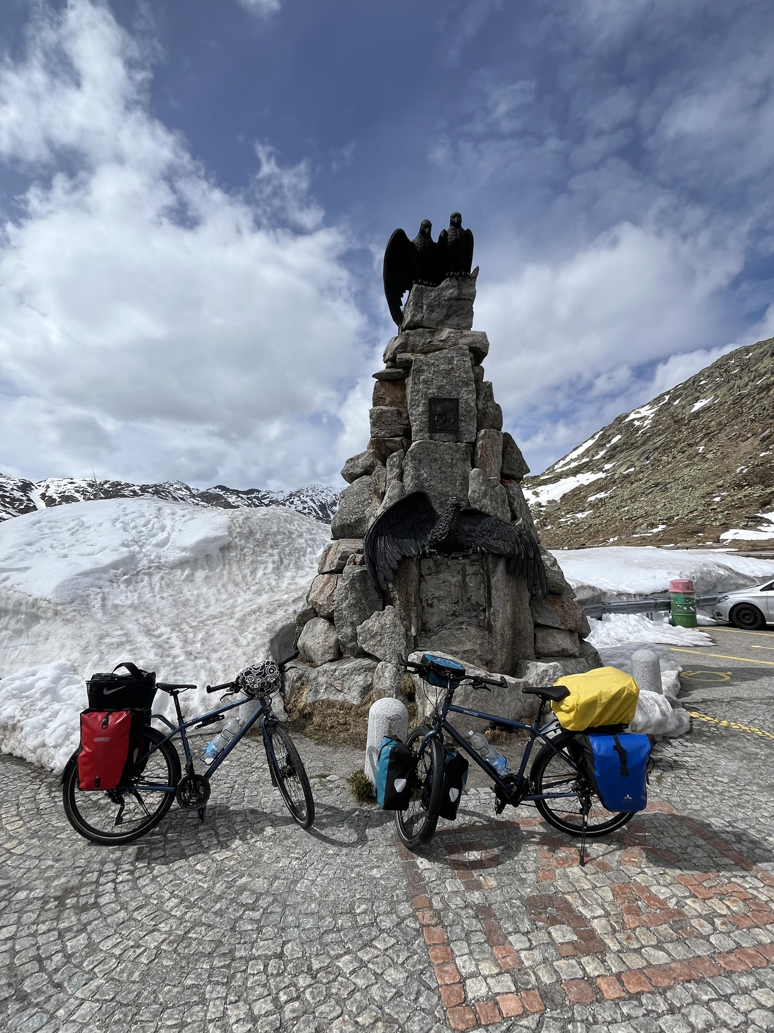 Dann haben wir es endlich geschafft. Wir sind auf 2100m über Meer und die Luft ist merklich kühler geworden.