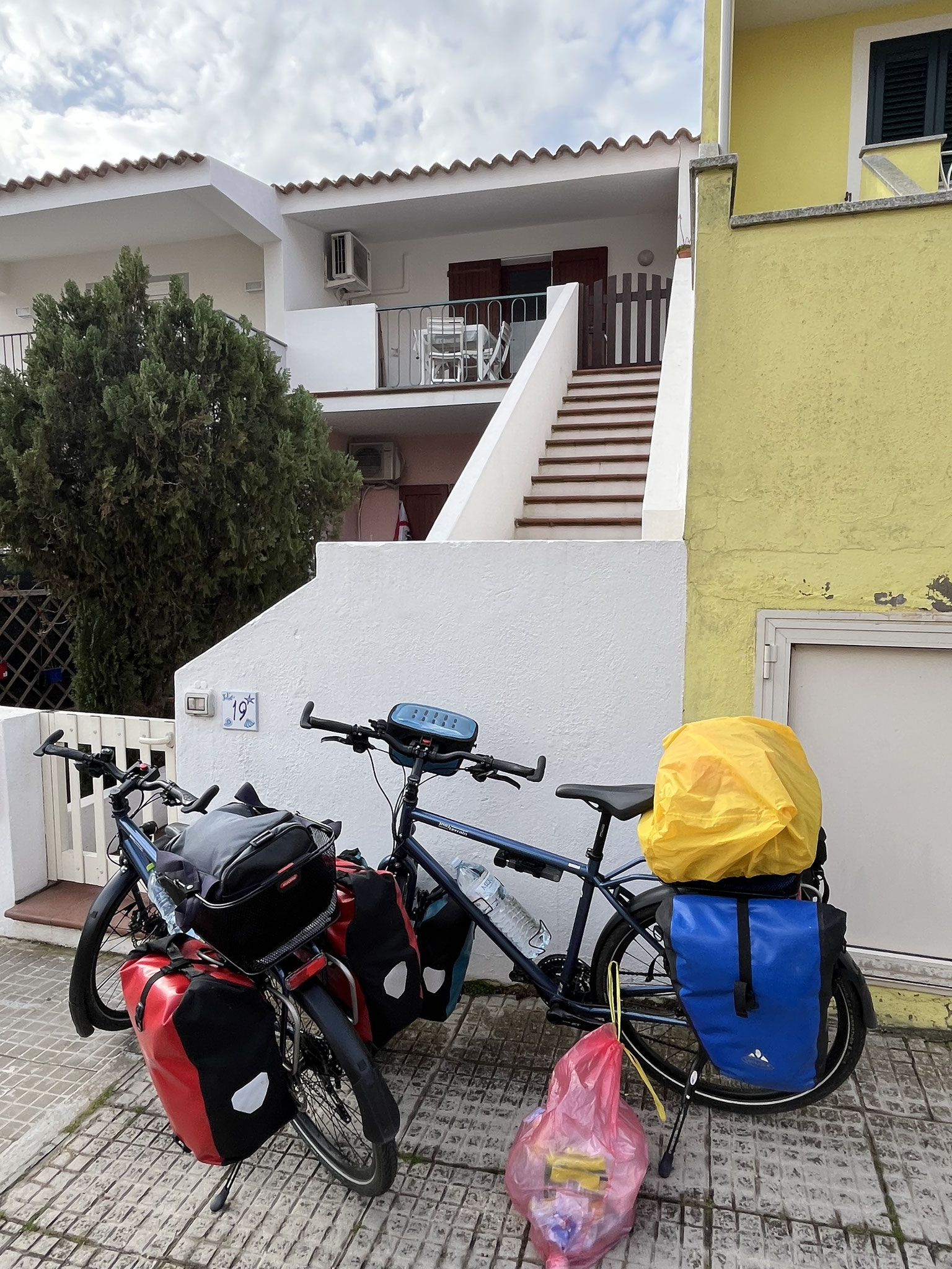Die Räder sind gepackt und es geht weiter, …