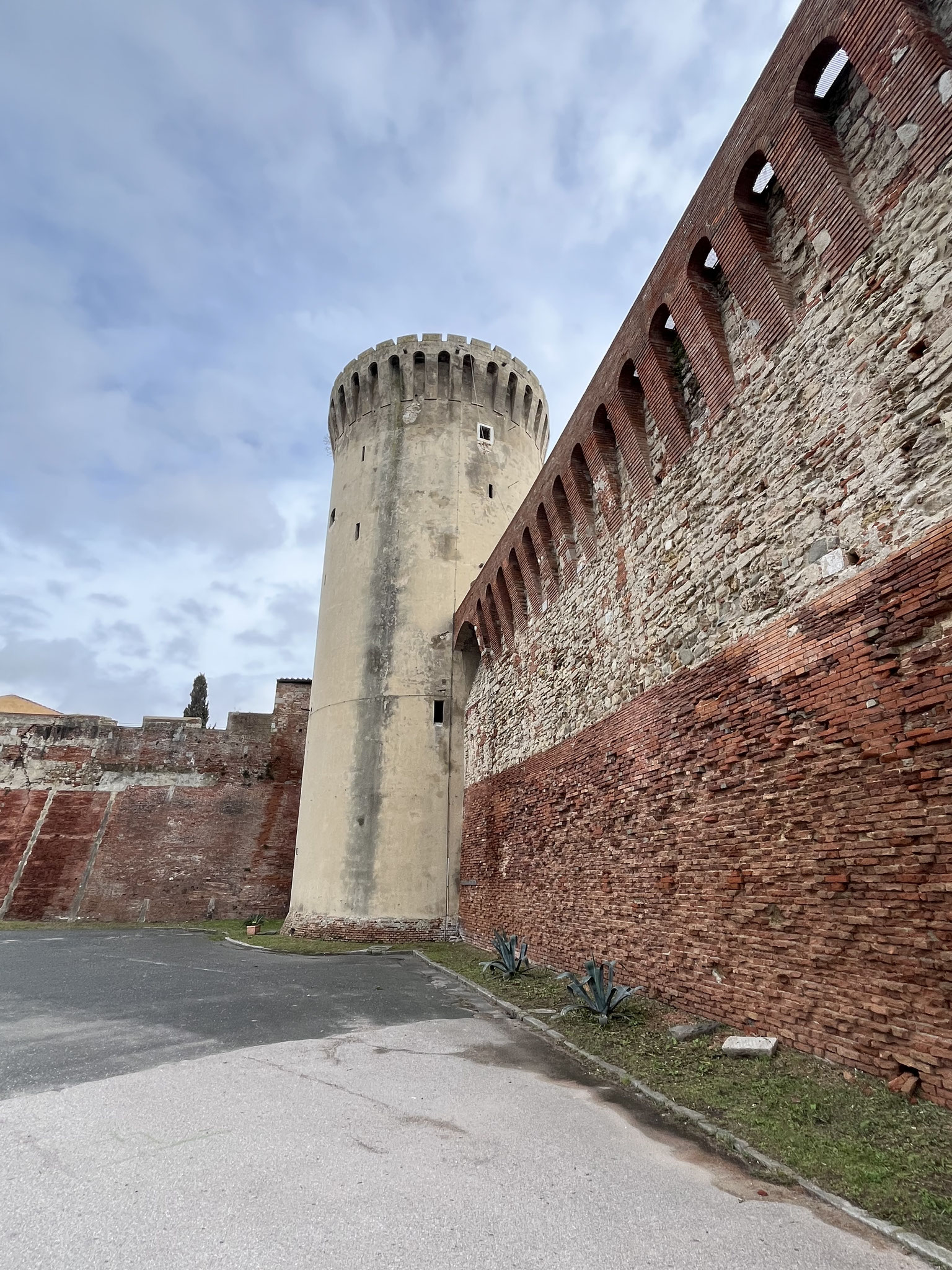 … zur alten Festung „Fortezza Vecchia“, die wir sogar kostenfrei anschauen können.