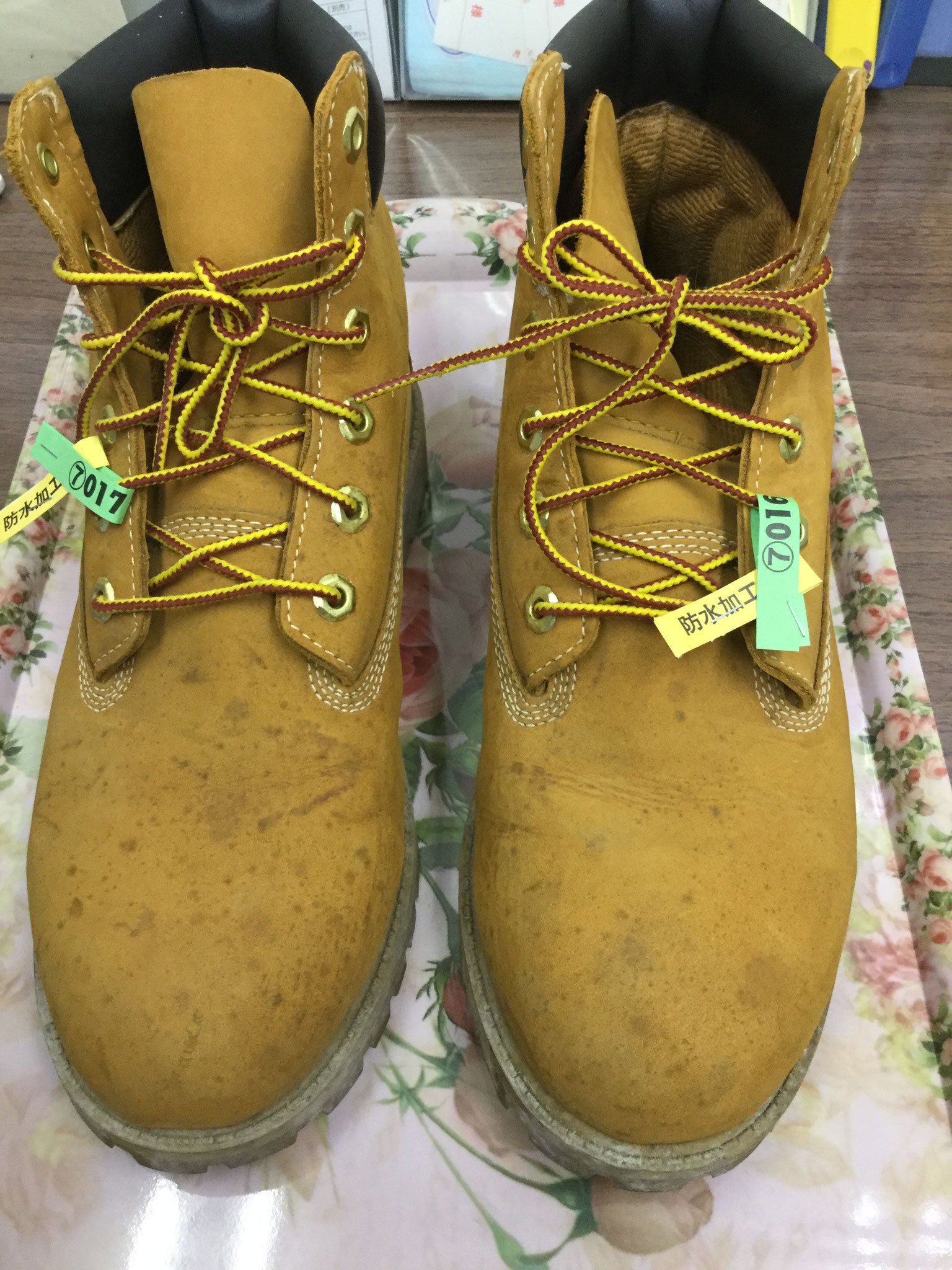 長年の汚れとカビだらけのブーツが・・・