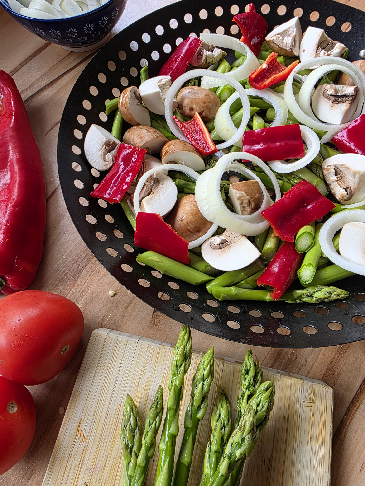 Sommerliches Grillgemüse mit mediterranen Zutaten
