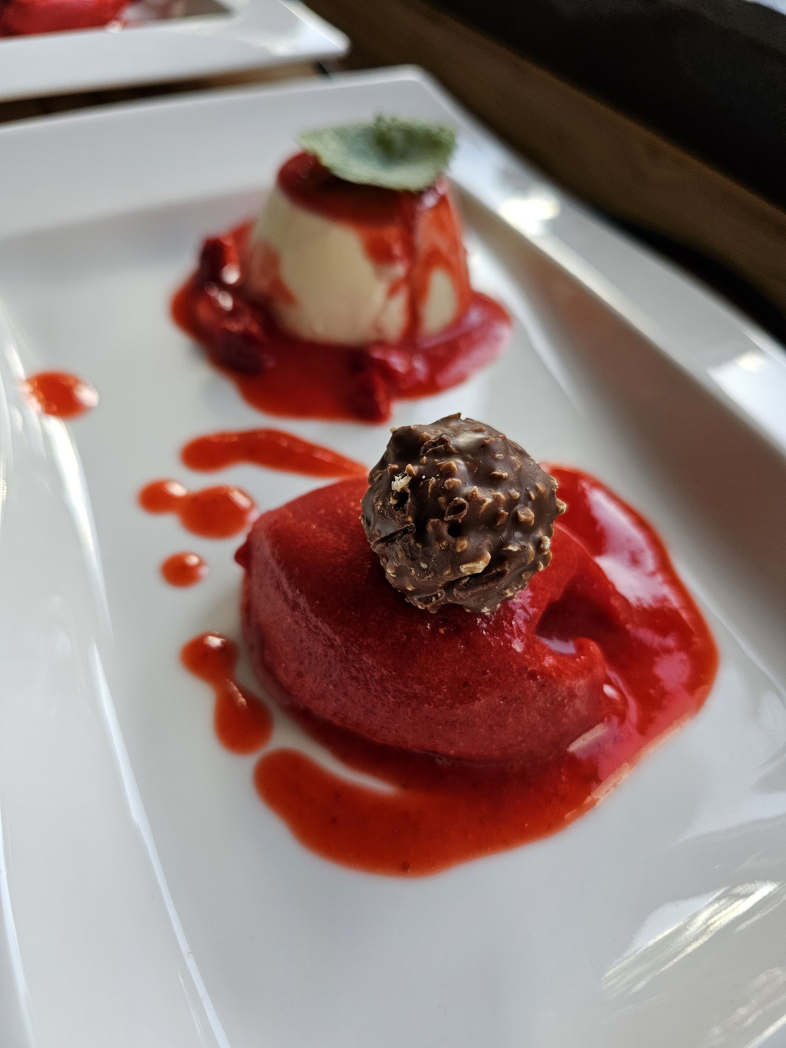 Erdbeersorbet und Panna Cotta mit Erdbeerspiegel sebstgemacht