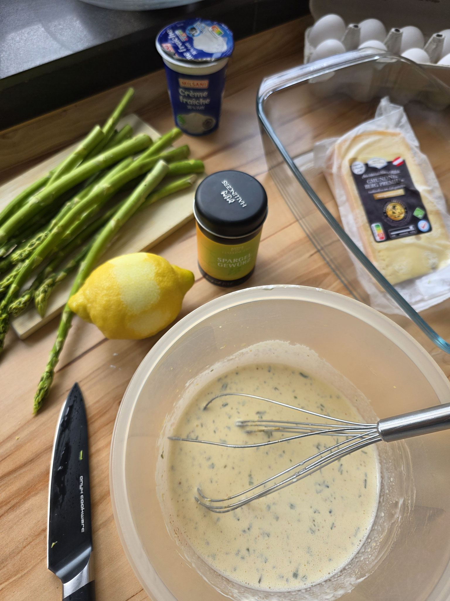 Fertige Füllung für Spargelgratin mit grünem Spargel